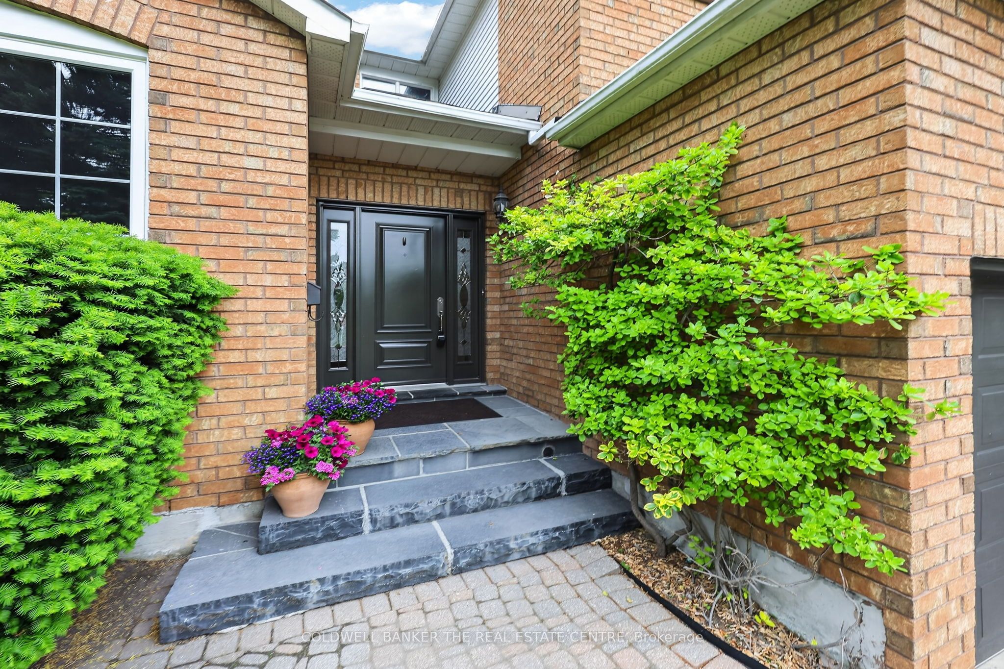274 Kirby Crescent, Newmarket, ON L3X 1H4 photo 2
