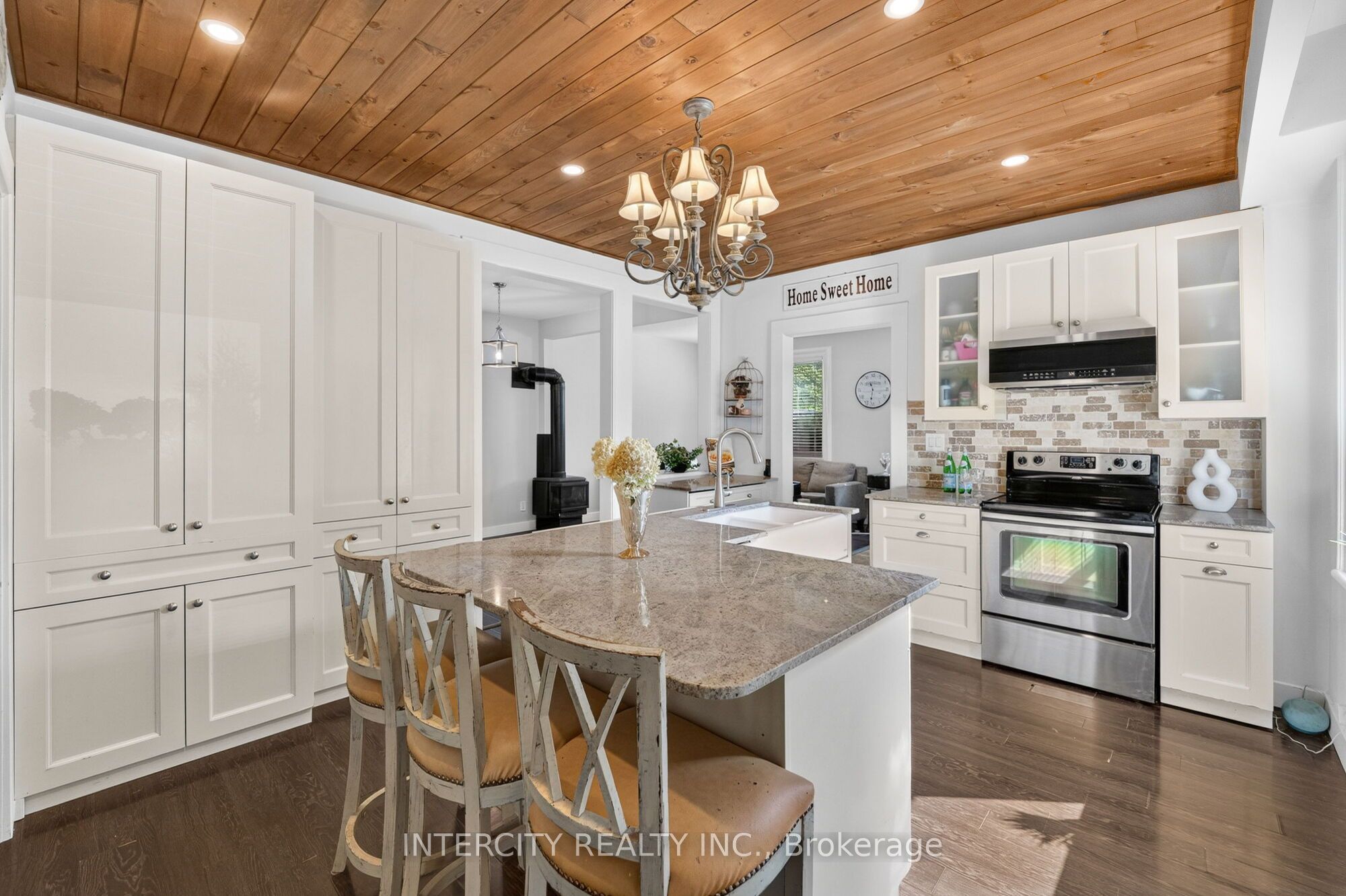 98 Essa Street, Bradford West Gwillimbury, ON L3Z 1P4