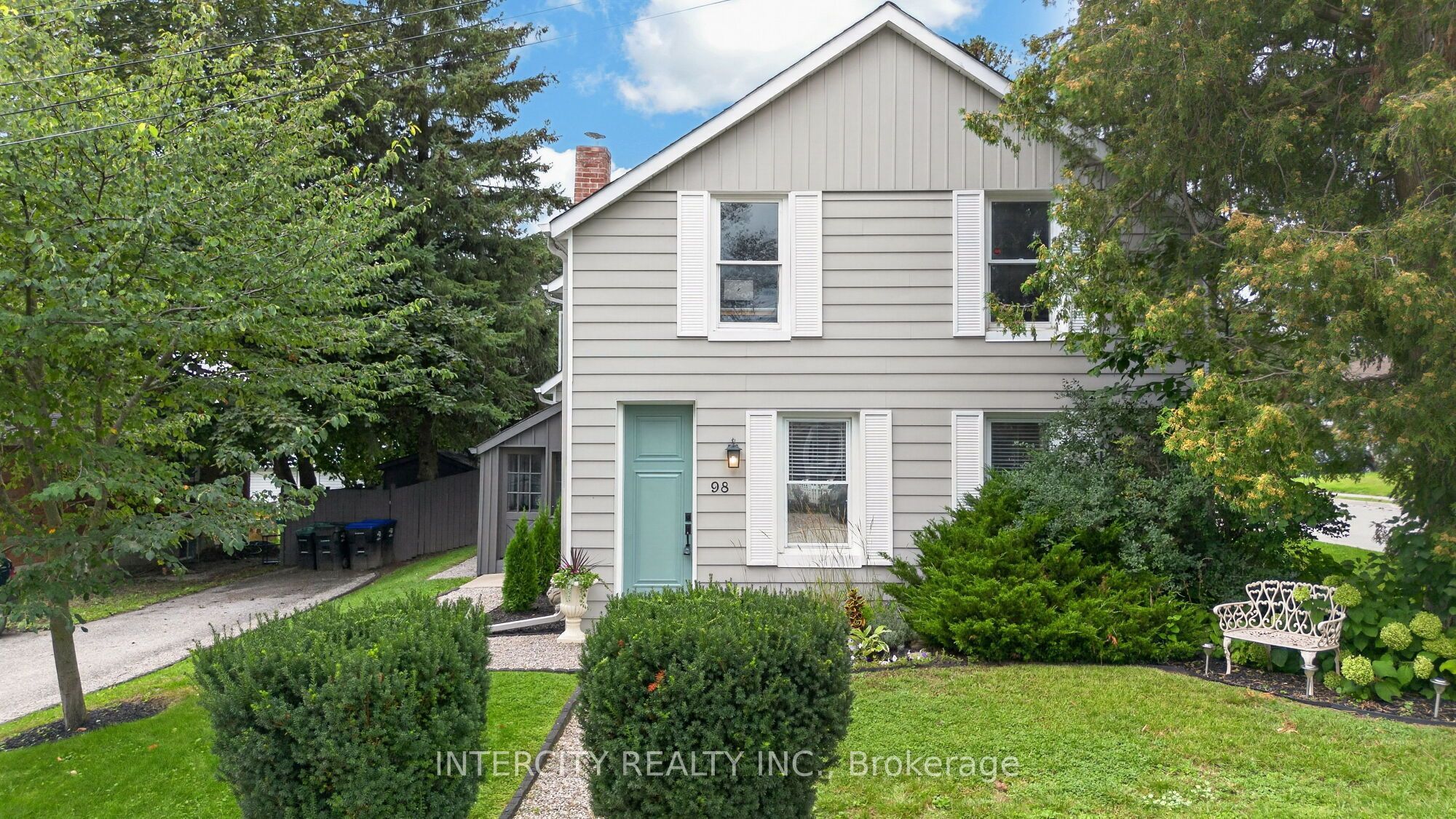 98 Essa Street, Bradford West Gwillimbury, ON L3Z 1P4 photo 2