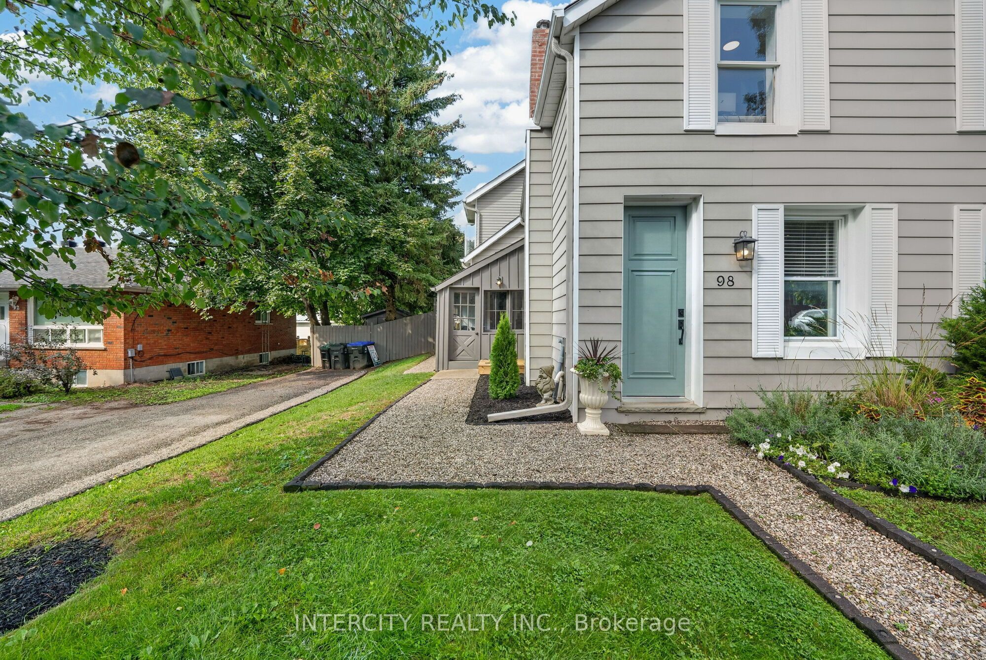 98 Essa Street, Bradford West Gwillimbury, ON L3Z 1P4 photo 3