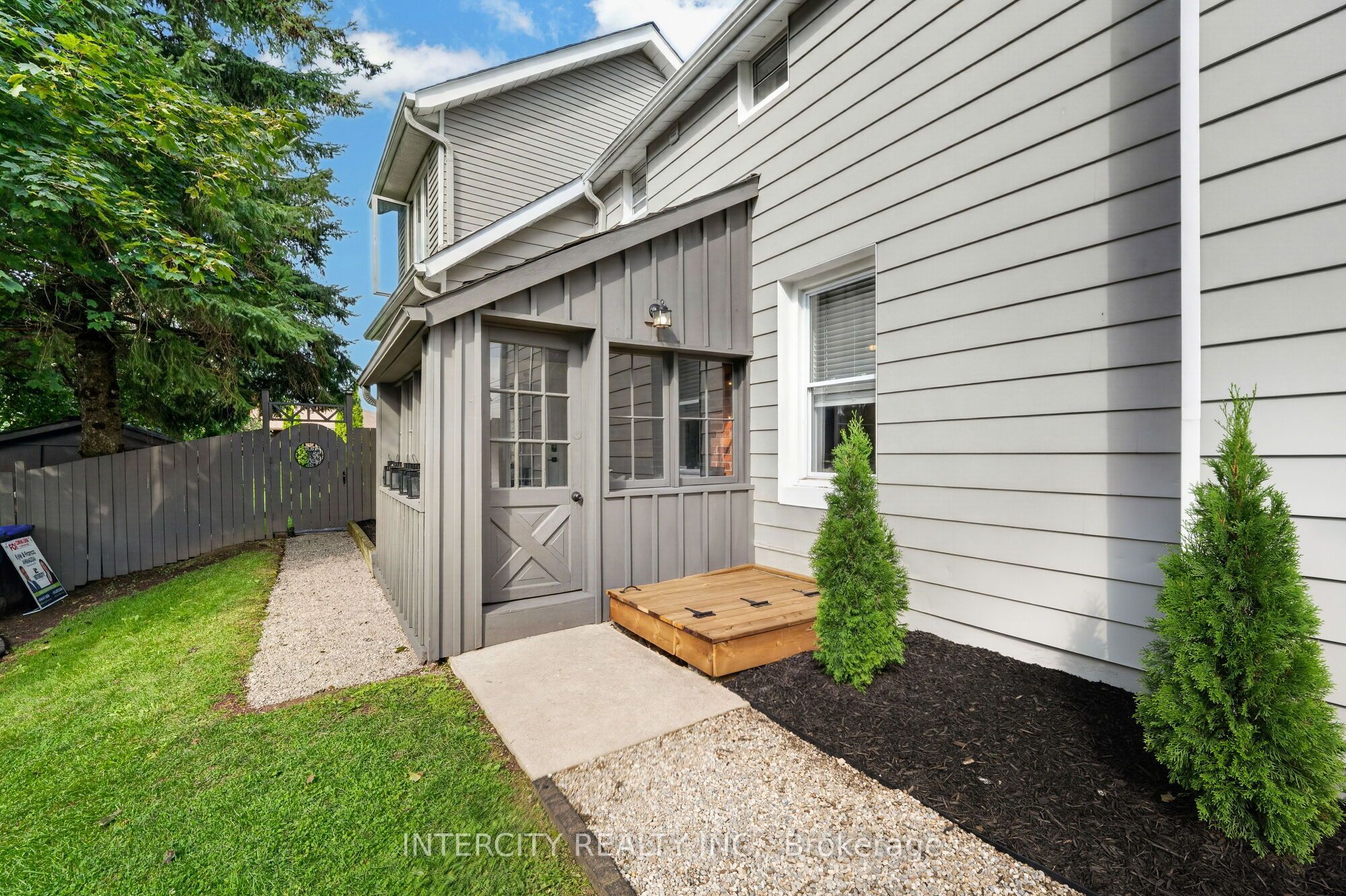 98 Essa Street, Bradford West Gwillimbury, ON L3Z 1P4 photo 4