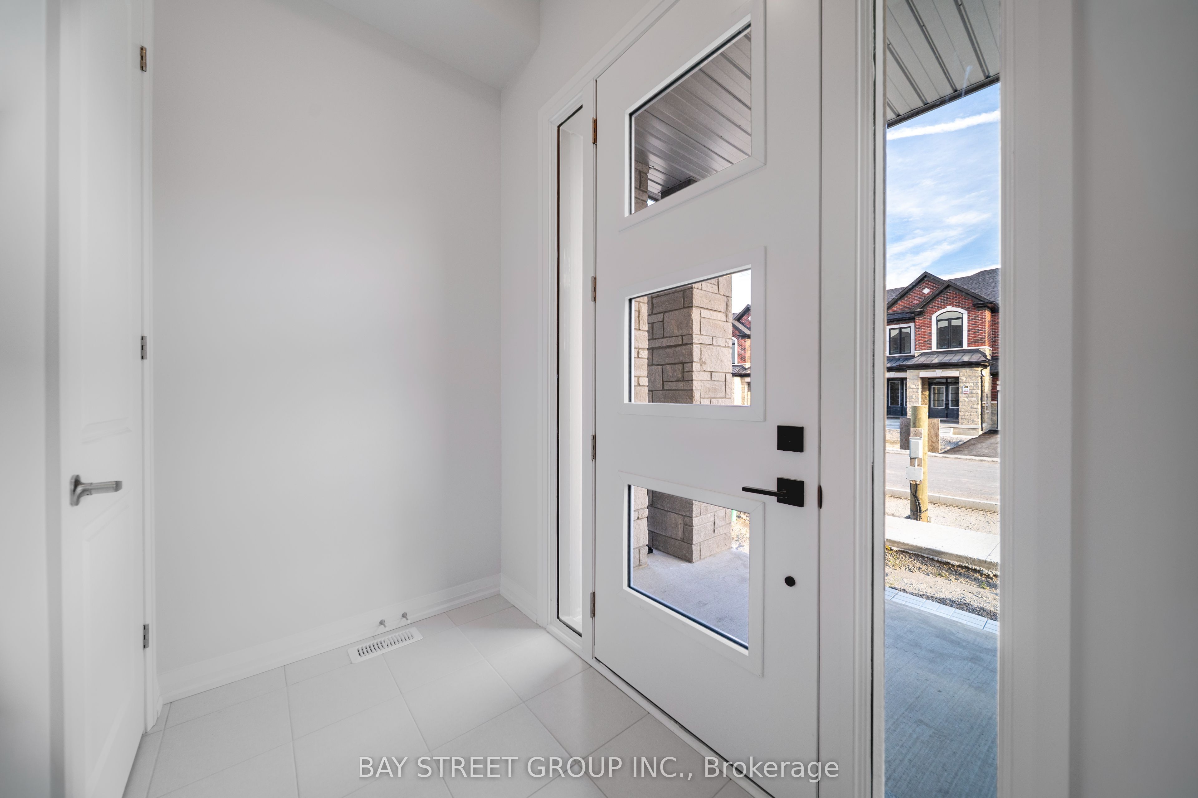 219 Hook Drive, Richmond Hill, ON L4S 2P3 photo 3