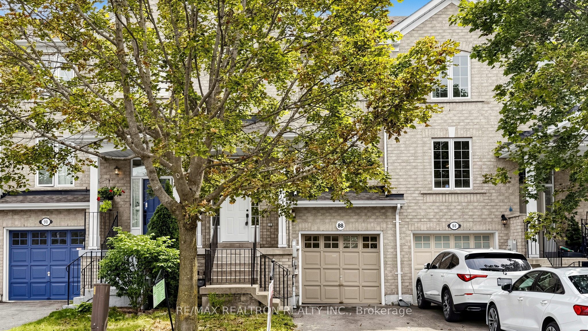88 Banbrooke Crescent, Newmarket, ON L3X 2W9 photo 3