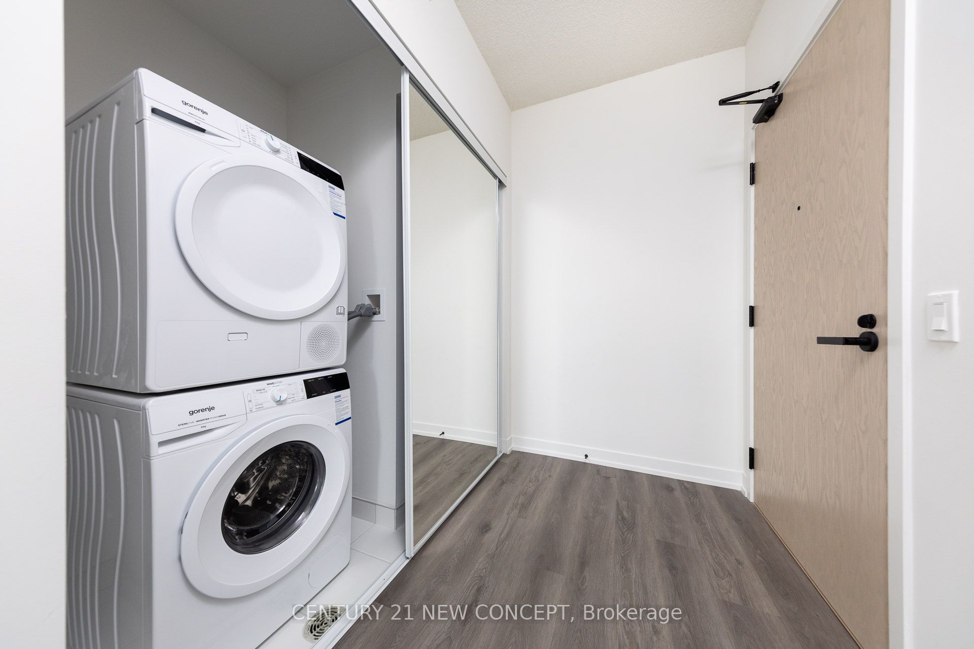 225 Commerce Street 5212, Vaughan, ON L4K 0R1 photo 2