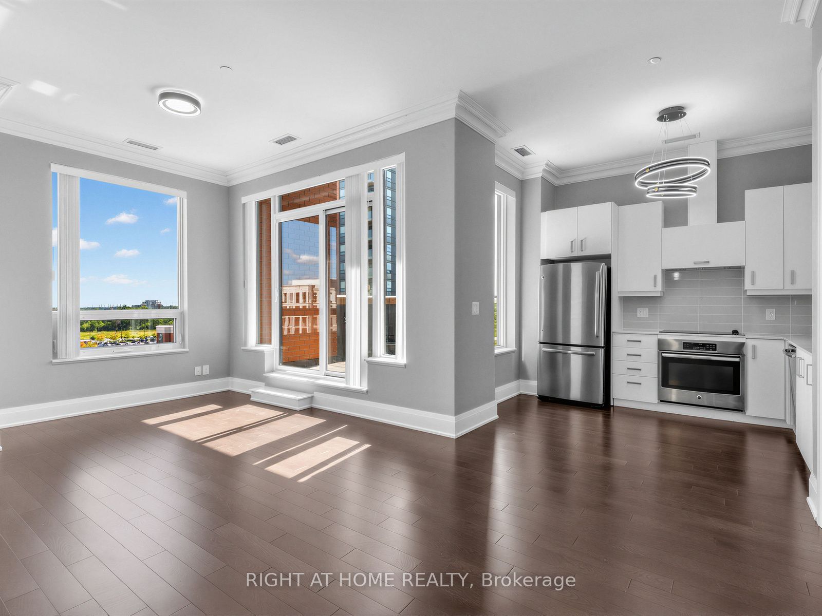 28 Uptown Drive PH16, Markham, ON L3R 5M5
