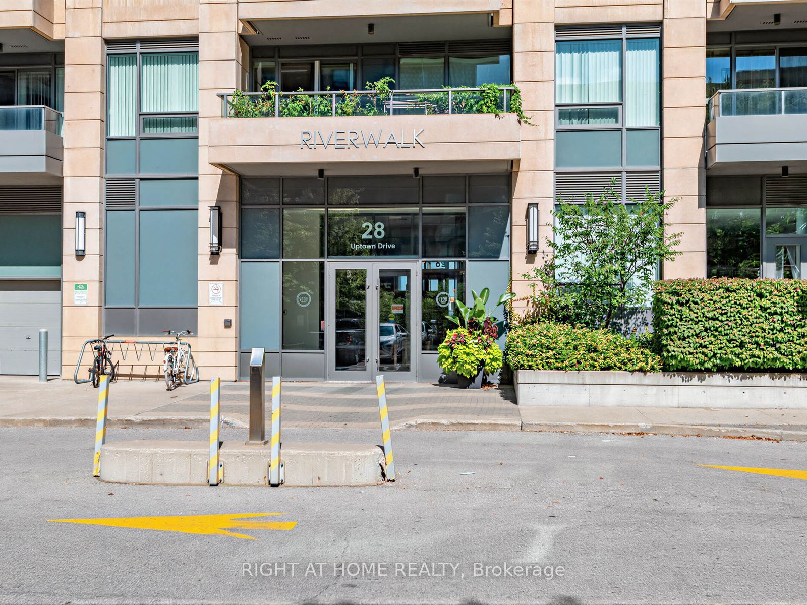 28 Uptown Drive PH16, Markham, ON L3R 5M5 photo 3