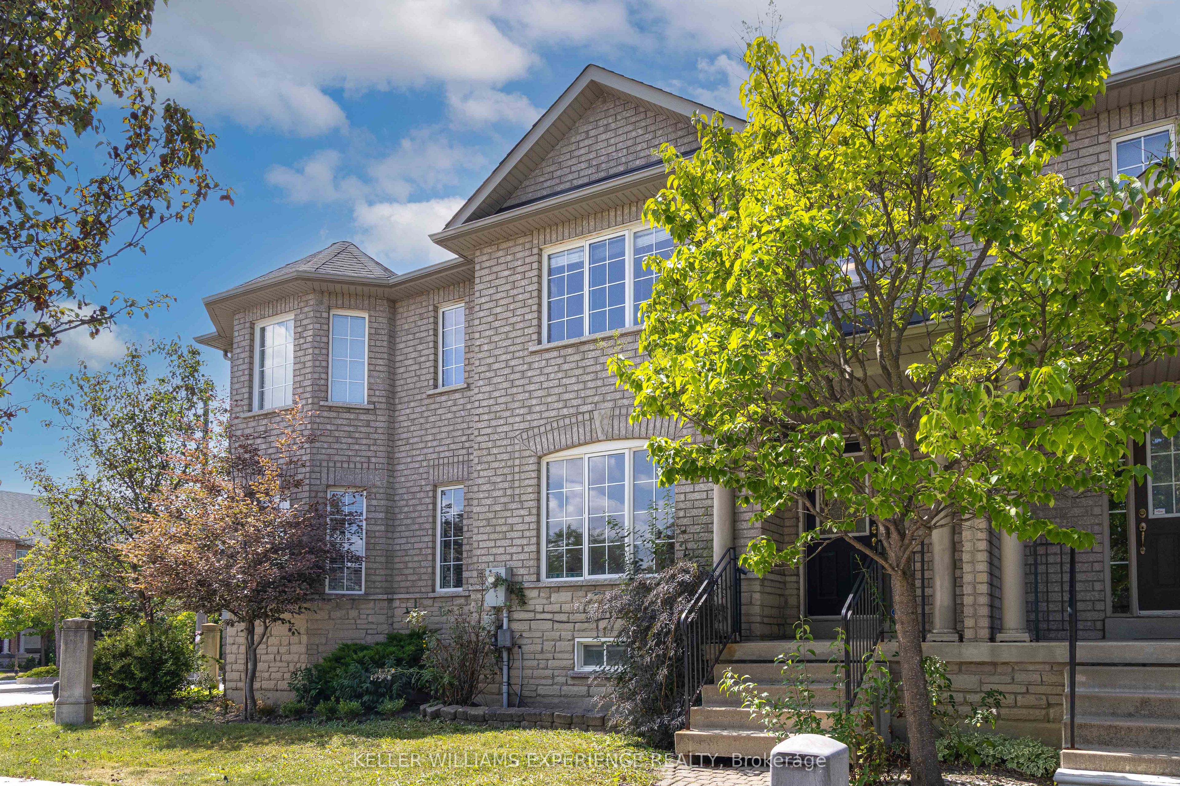 4 Castle Park Boulevard, Vaughan, ON L4H 1M5 photo 2