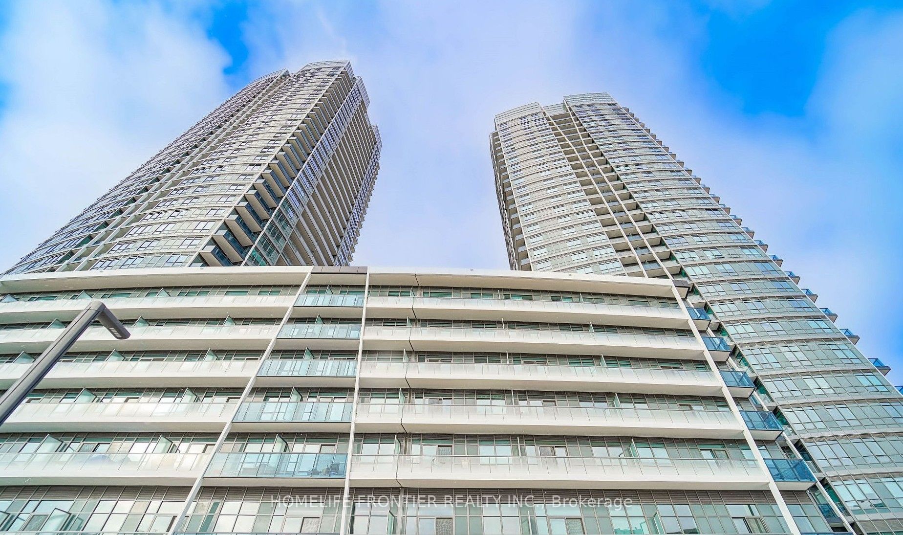 50 Upper Mall Way 2812, Vaughan, ON L4J 0L8