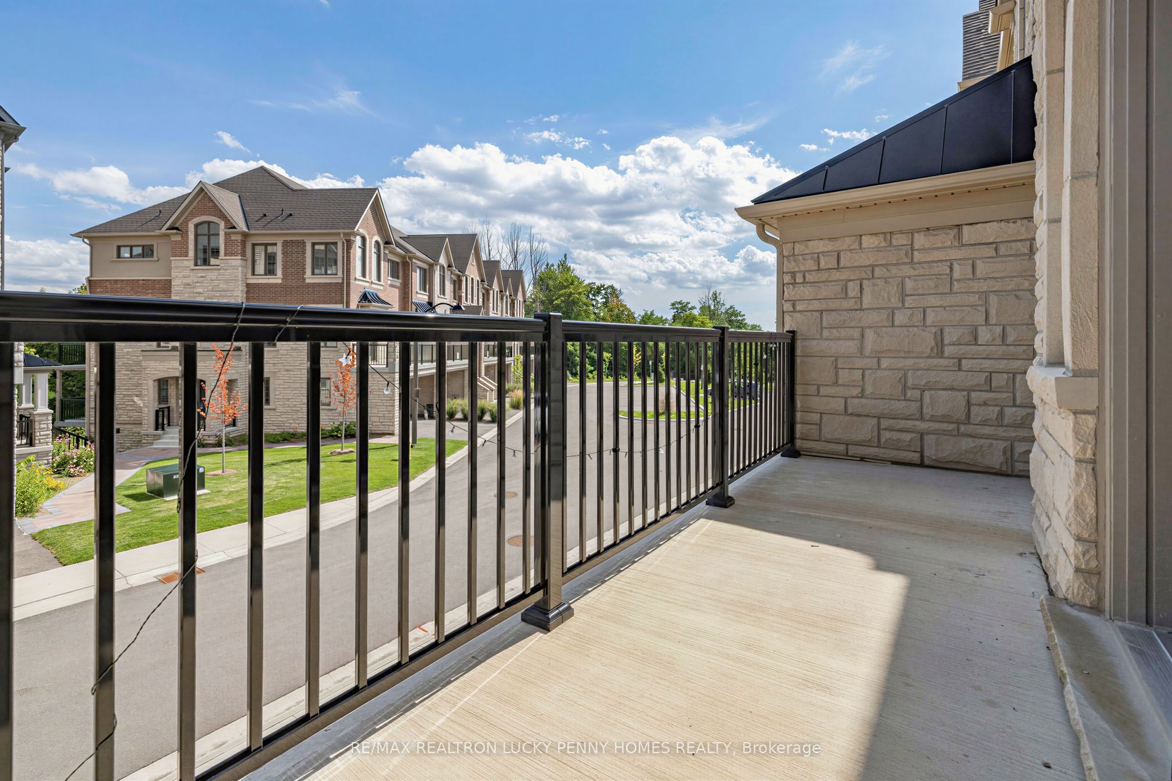 82 West Village Lane, Markham, ON L6C 3L5 photo 3