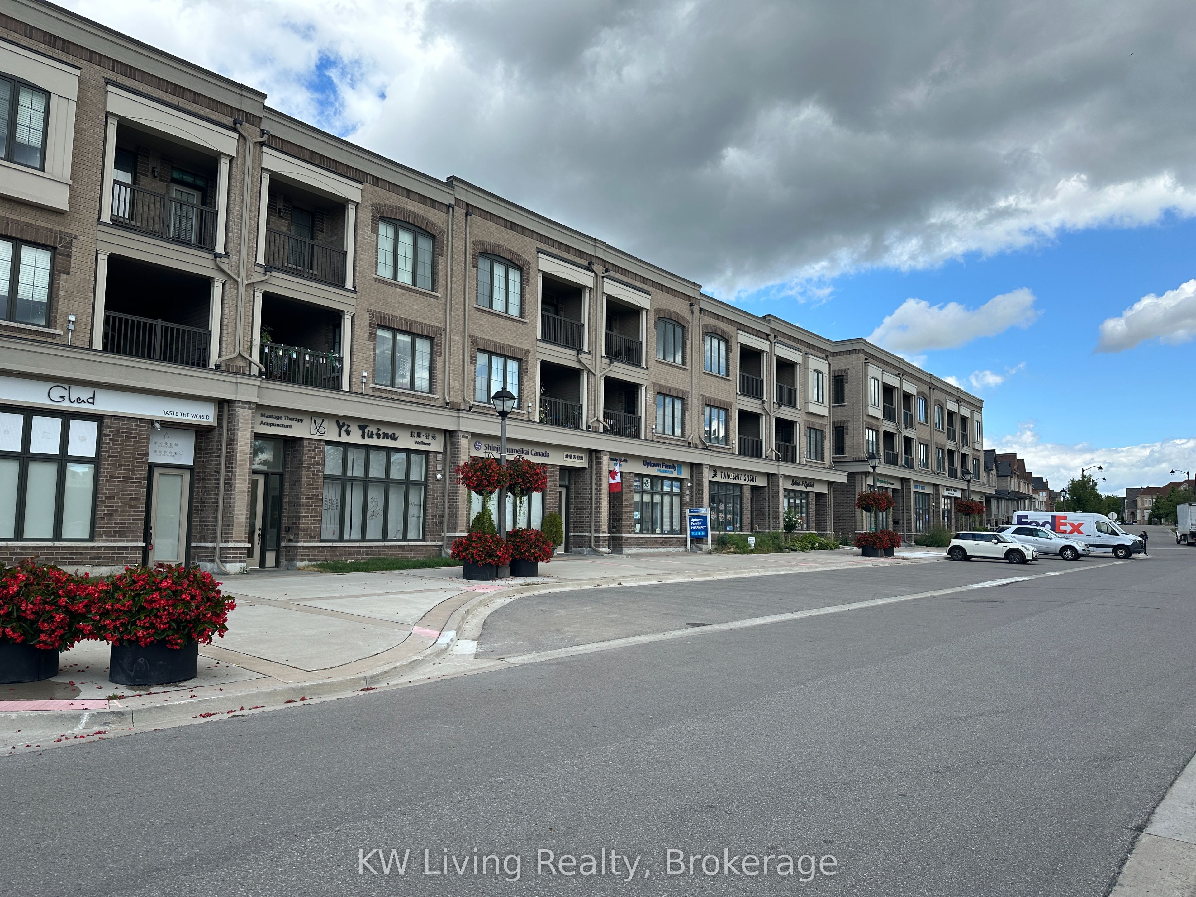 8 Nipigon Avenue, Markham, ON L6C 0X7