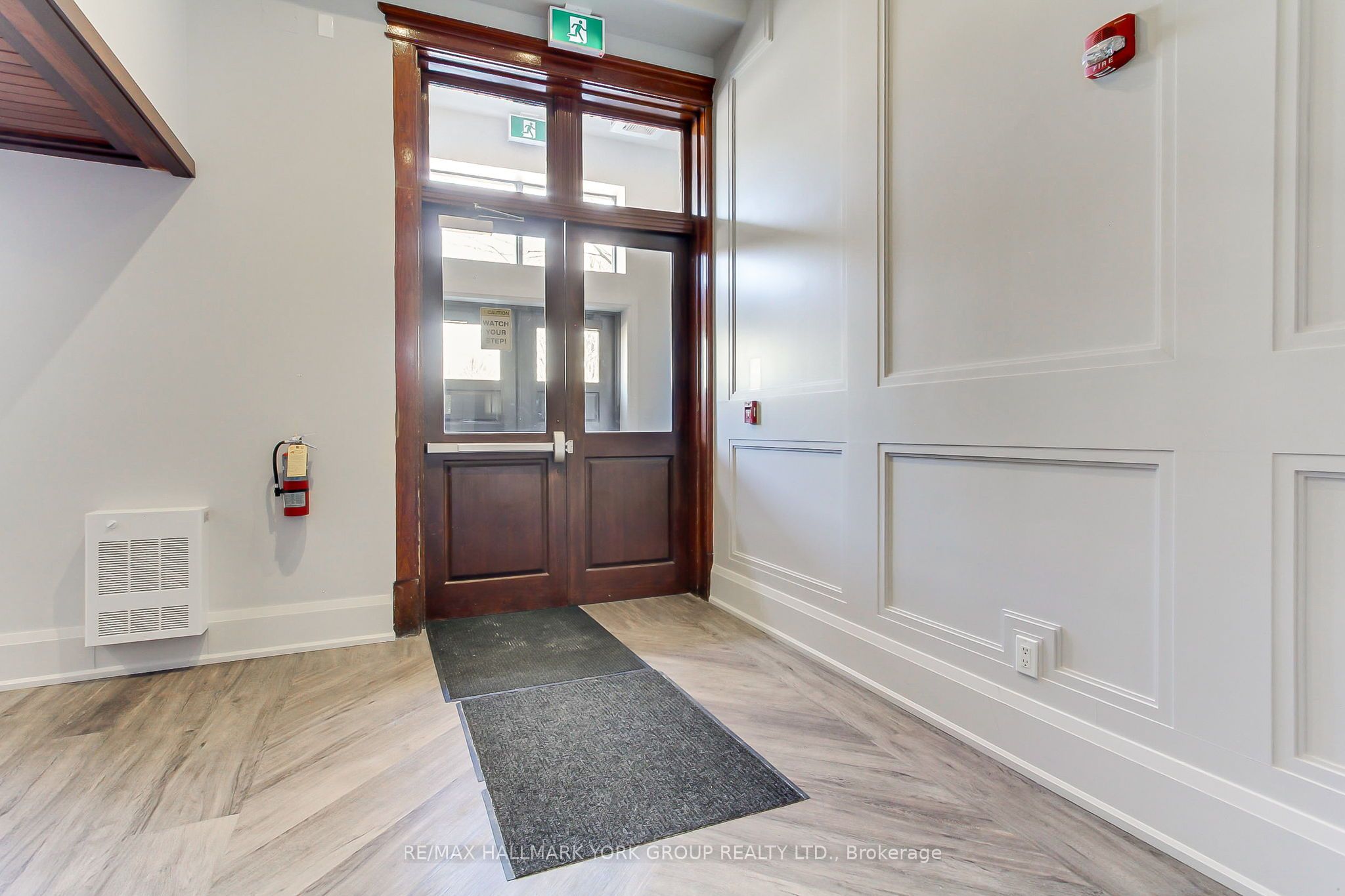 400 Park Avenue 203, Newmarket, ON L3Y 1V8 photo 4