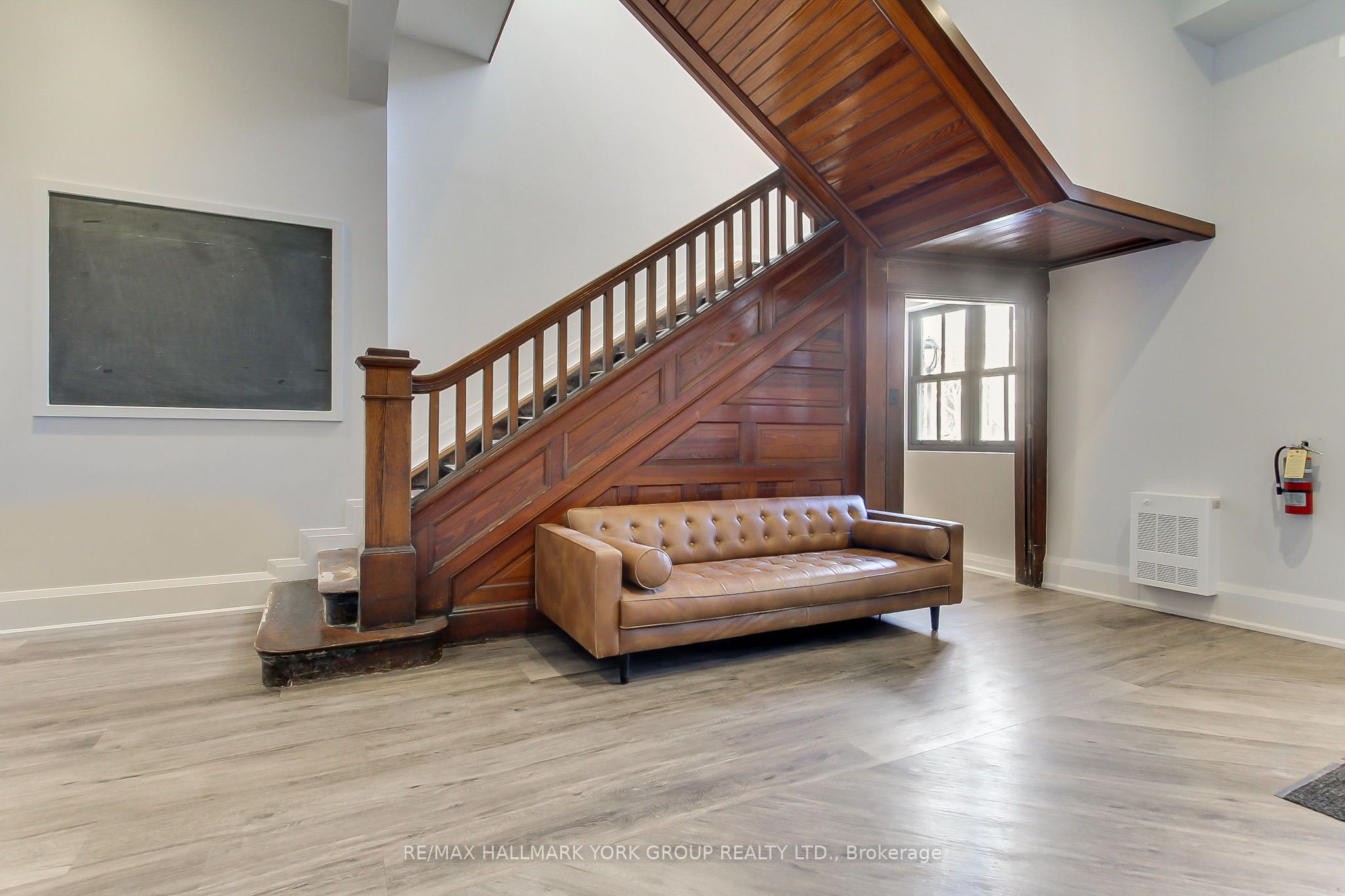 400 Park Avenue 203, Newmarket, ON L3Y 1V8 photo 5