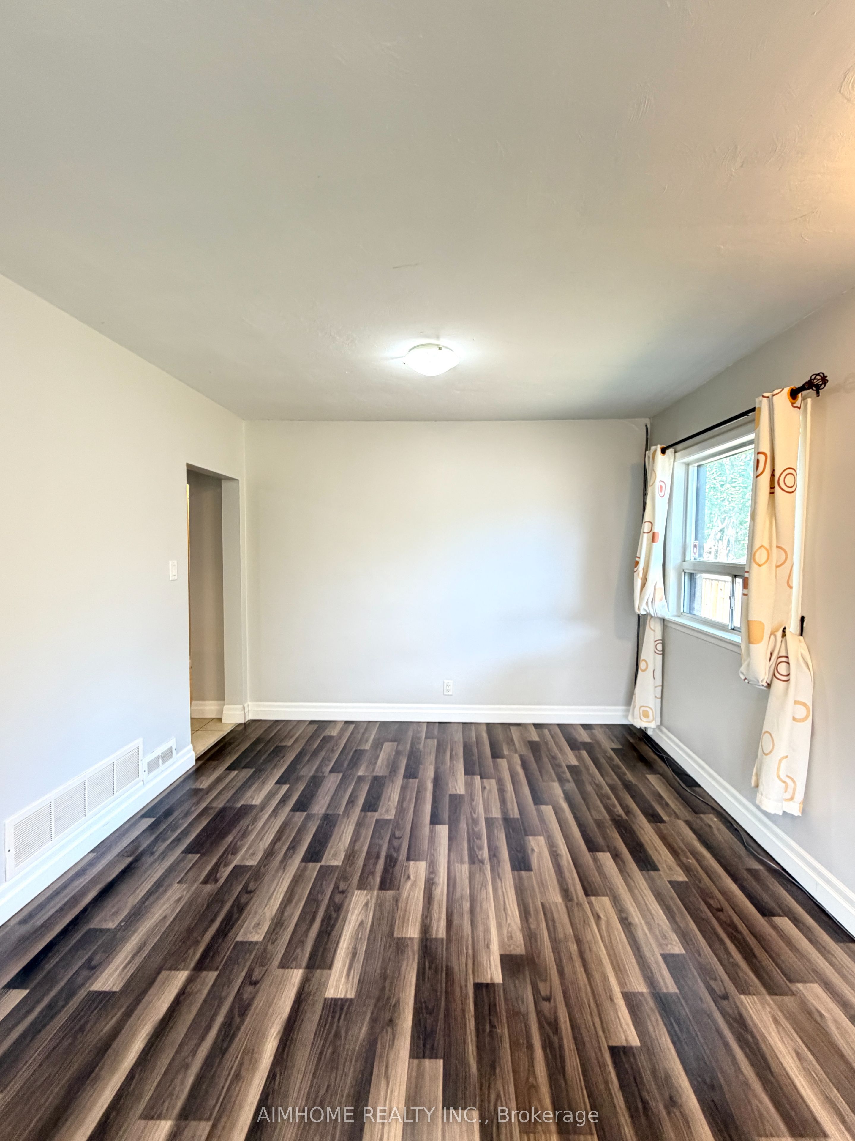 887 Srigley Street Main, Newmarket, ON L3Y 1Y2 photo 5