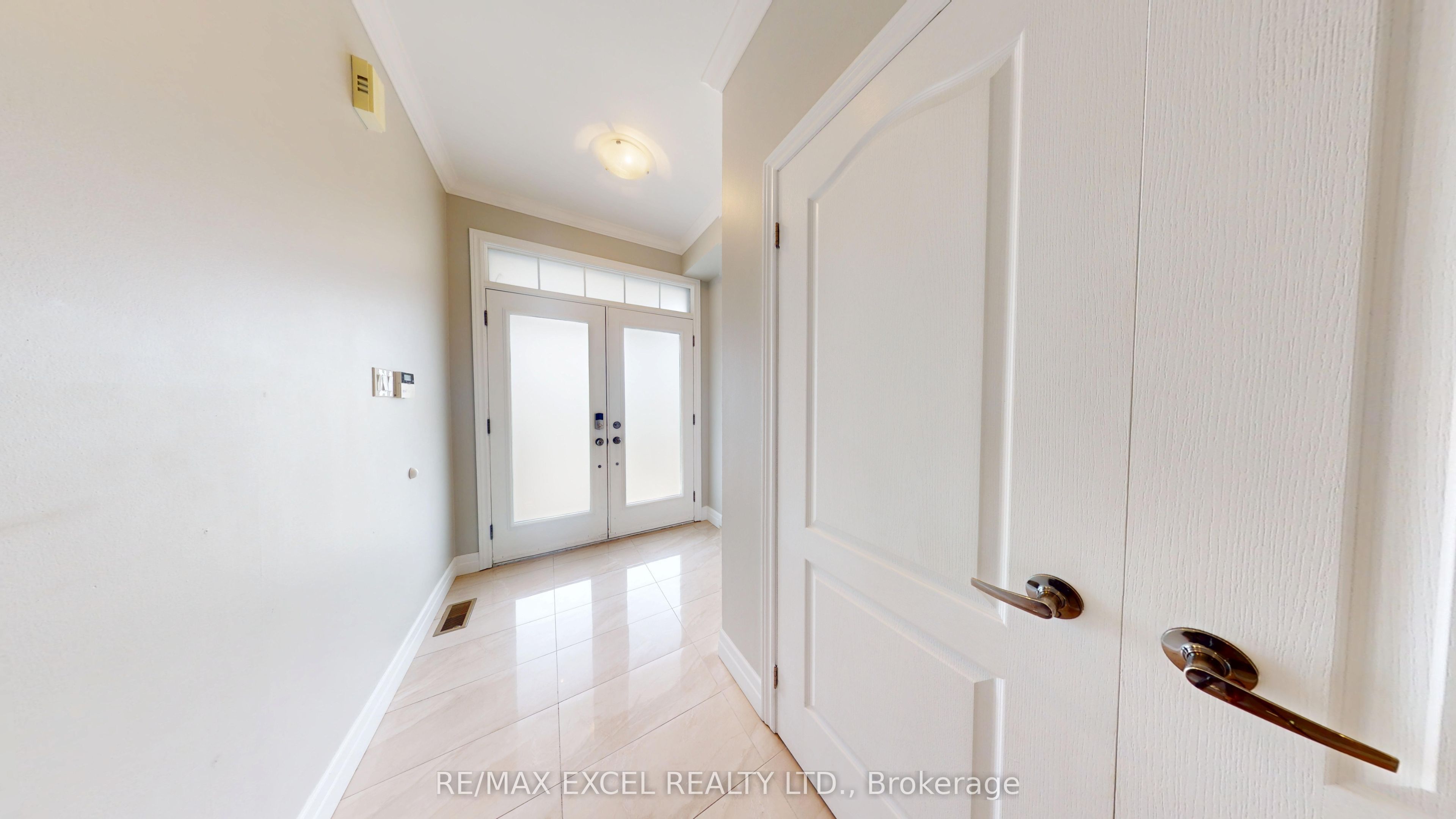 61 Landwood Avenue, Vaughan, ON L4J 0B9 photo 2