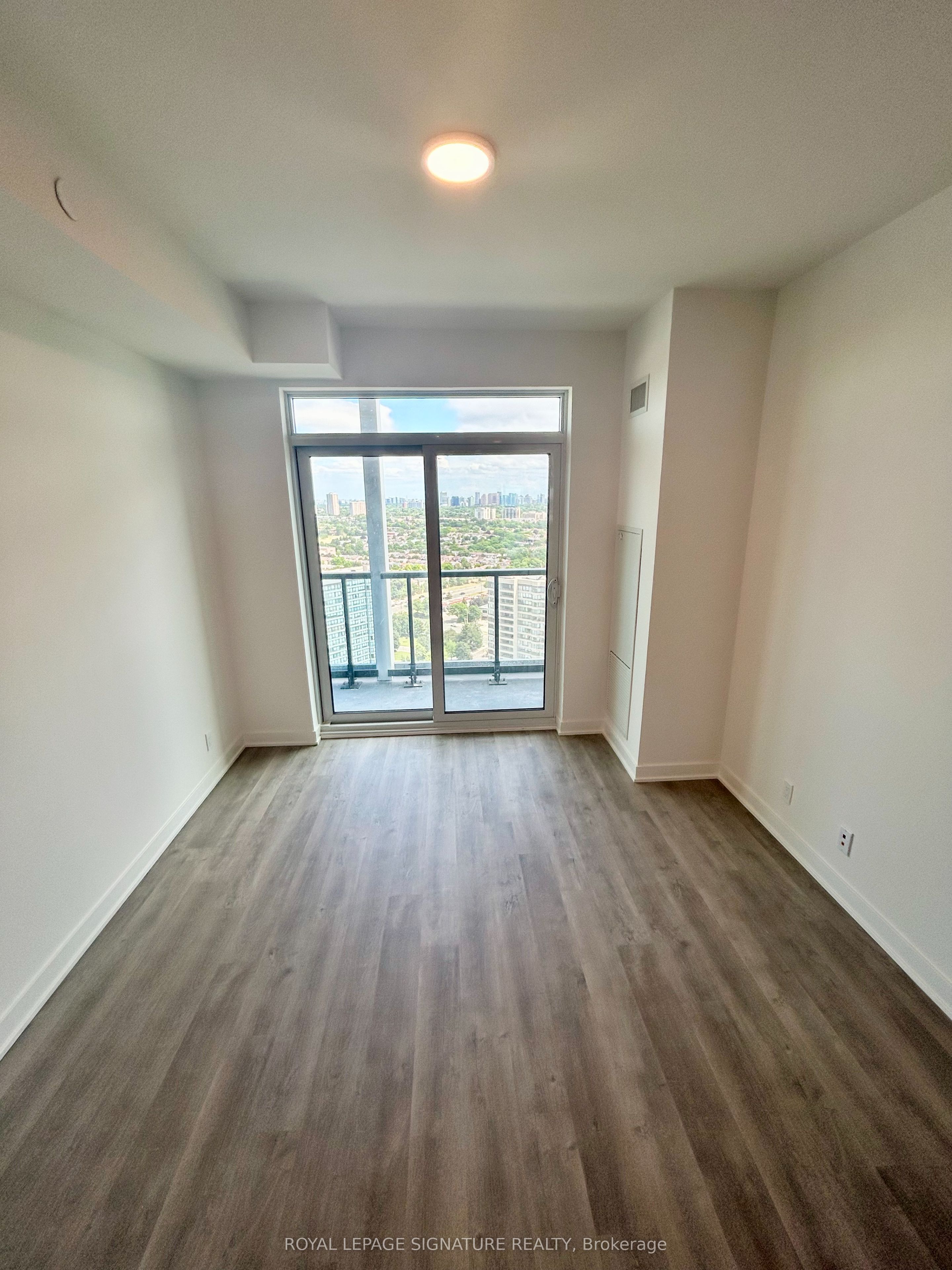 30 Upper Mall Way 2401, Vaughan, ON L4J 0L7 photo 5
