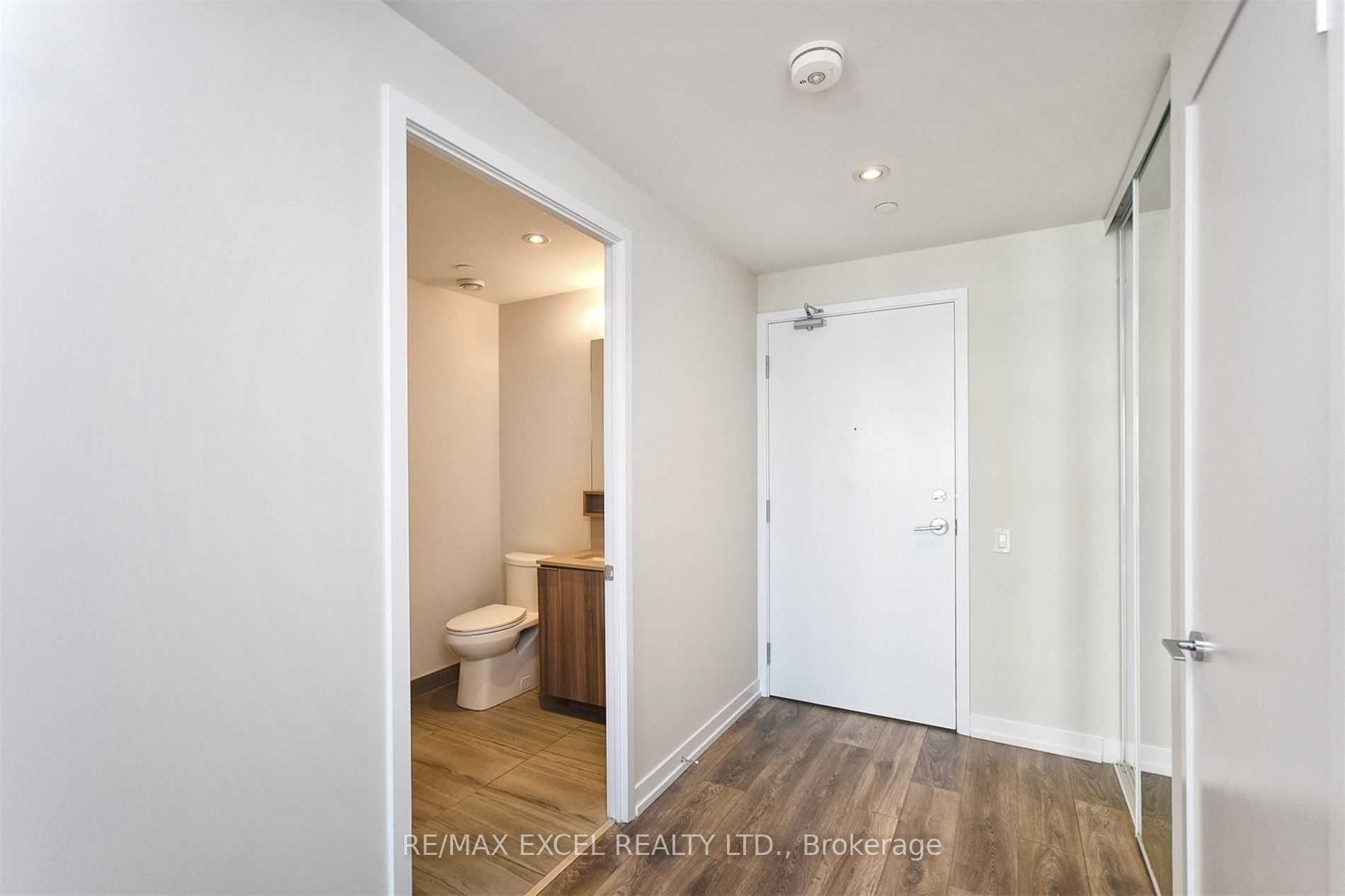 5 Buttermill Avenue 1701, Vaughan, ON L4K 0J5 photo 2