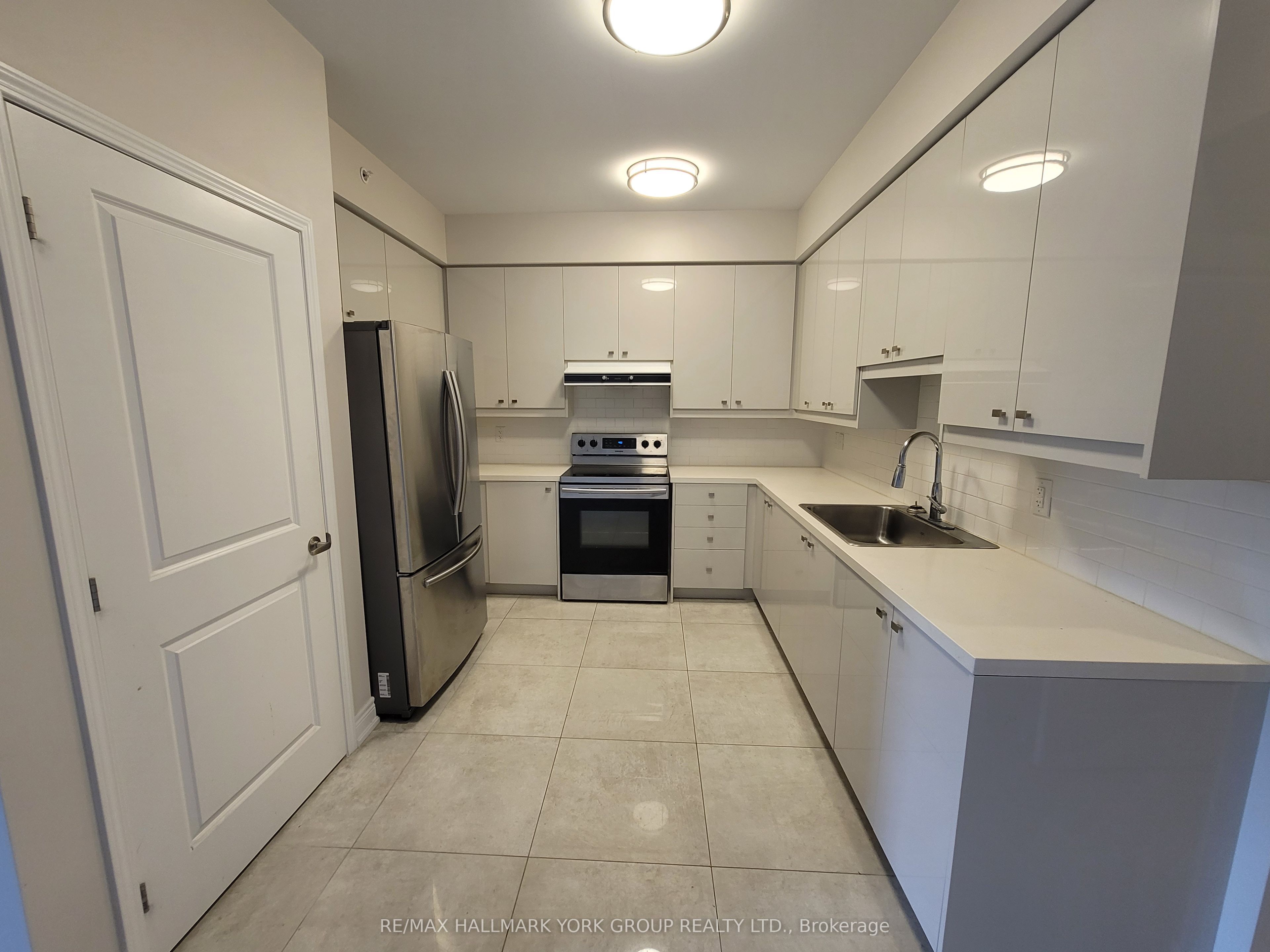 32 Wellington Street E 308, Aurora, ON L4G 1H5 photo 3