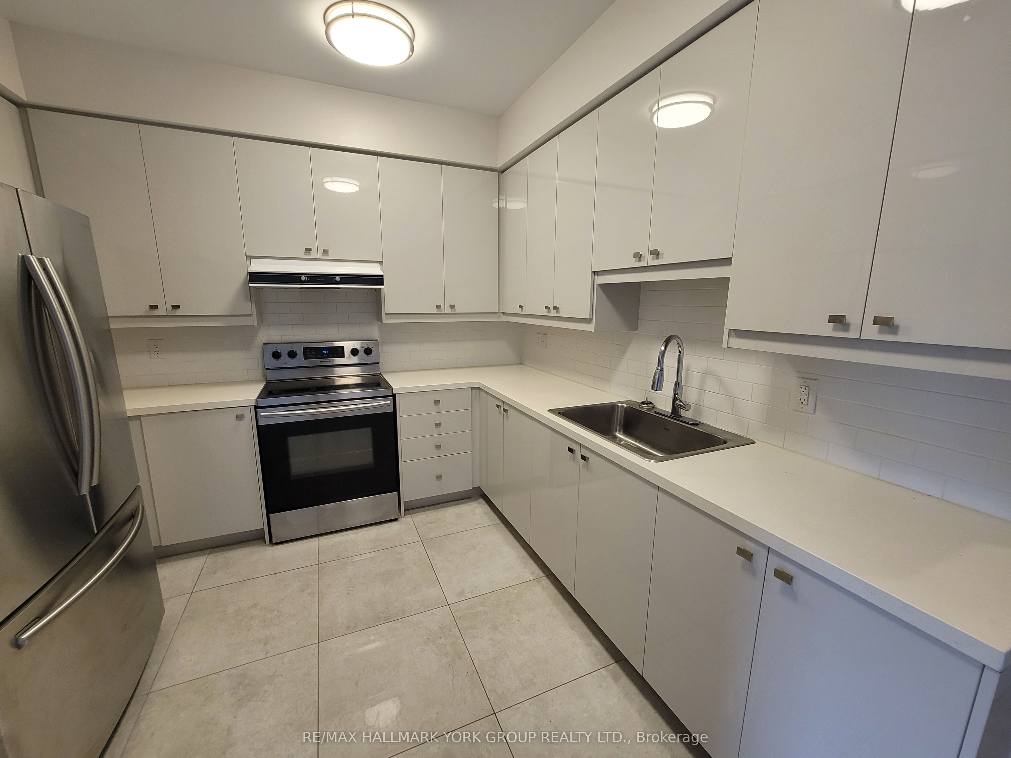32 Wellington Street E 308, Aurora, ON L4G 1H5 photo 4