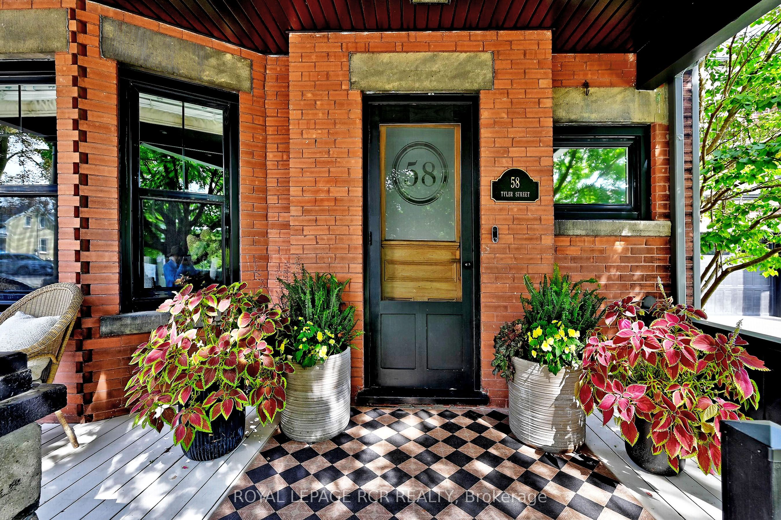 58 Tyler Street, Aurora, ON L4G 2N2