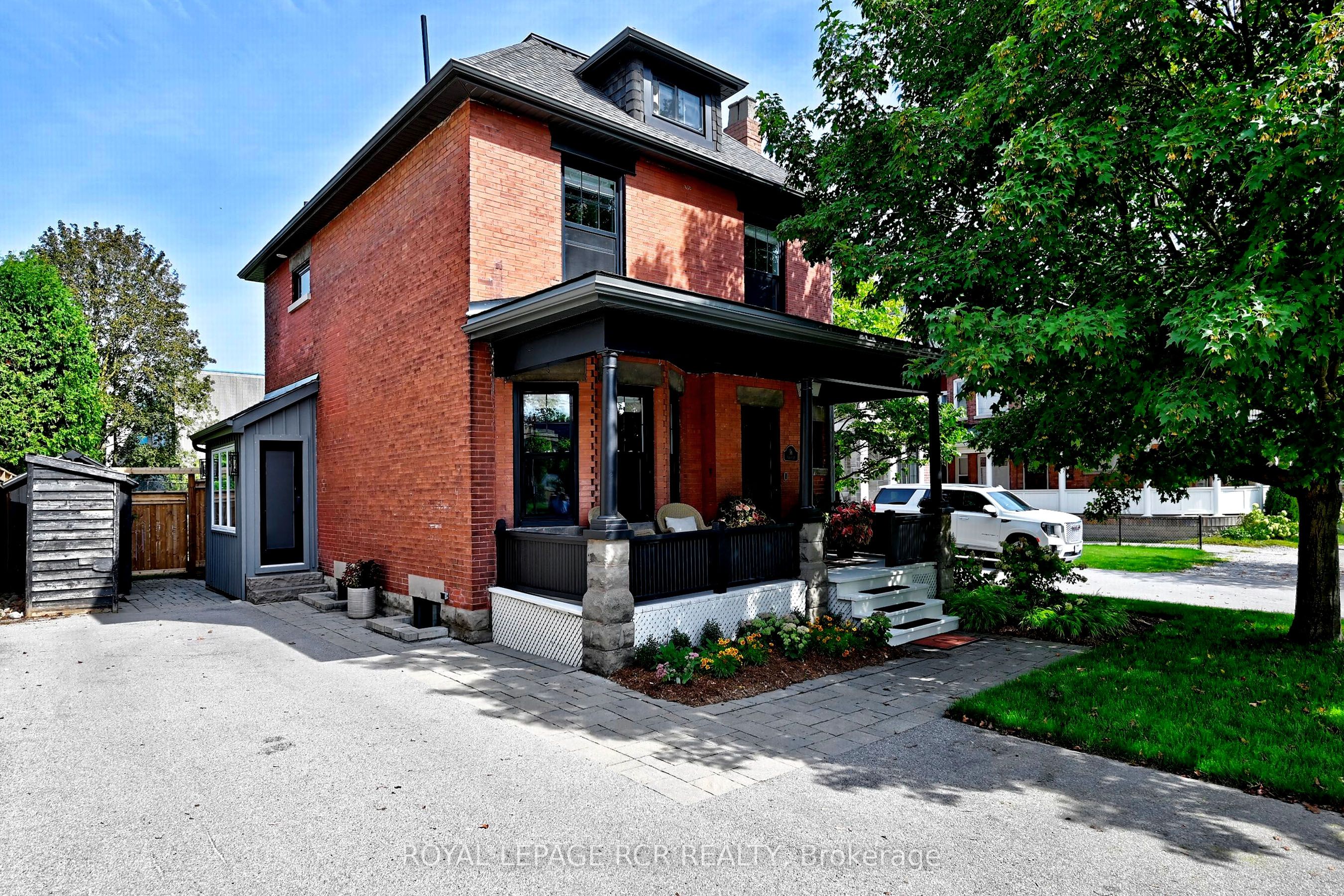 58 Tyler Street, Aurora, ON L4G 2N2 photo 2