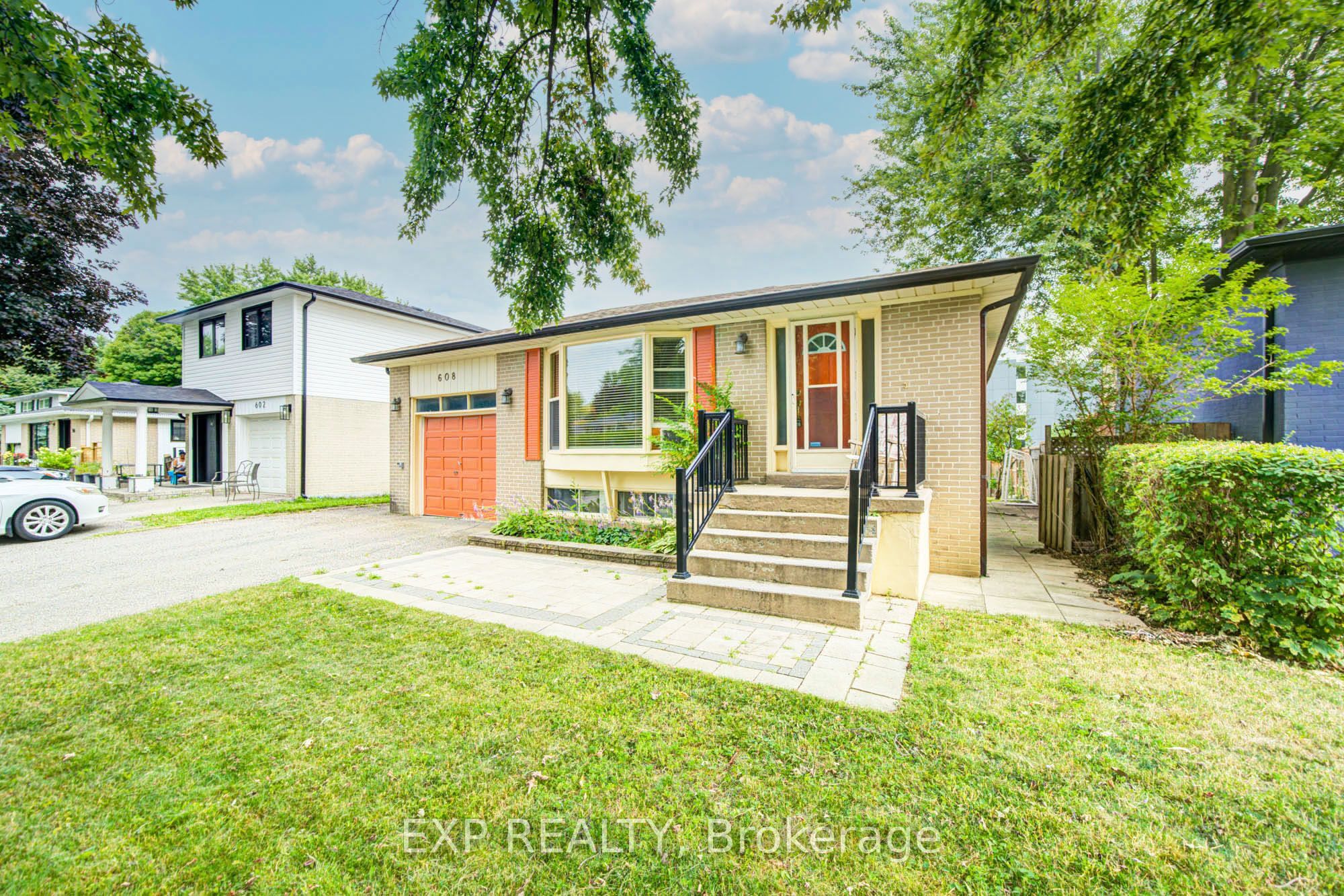 608 Rupert Avenue, Whitchurch-Stouffville, ON L4A 1W1 photo 2
