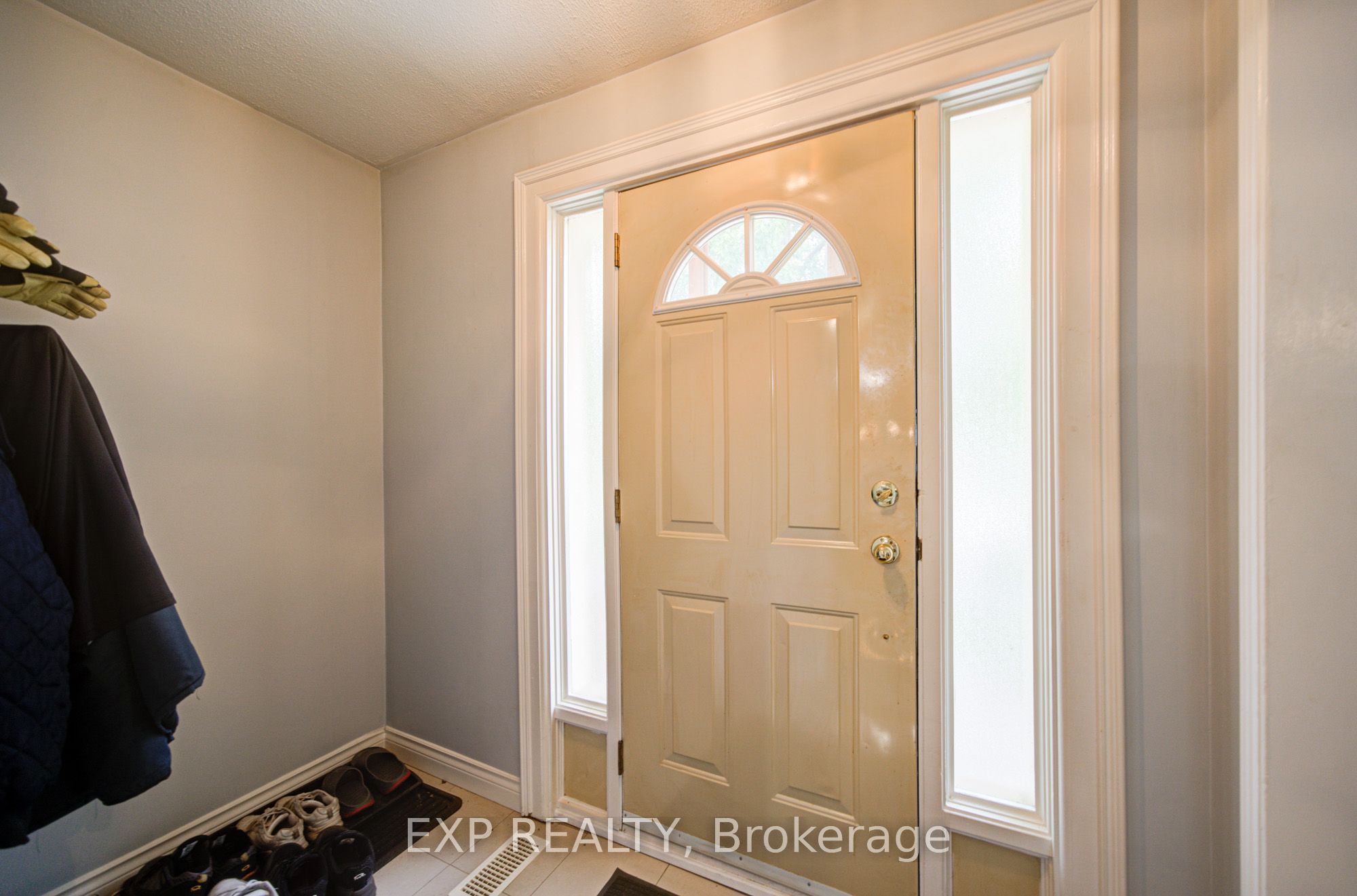 608 Rupert Avenue, Whitchurch-Stouffville, ON L4A 1W1 photo 3