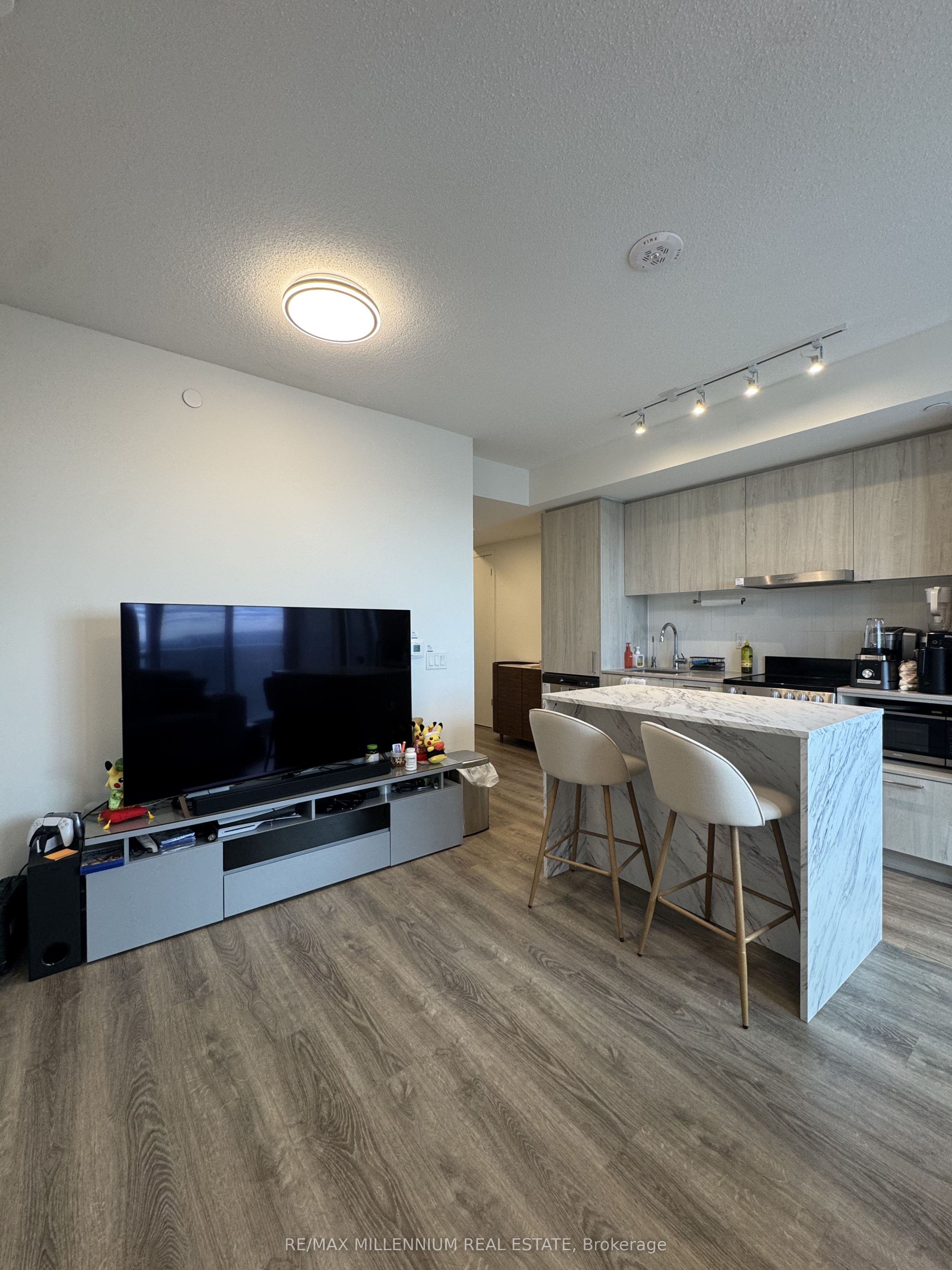 195 Commerce Street 3011, Vaughan, ON L4K 0P9 photo 5