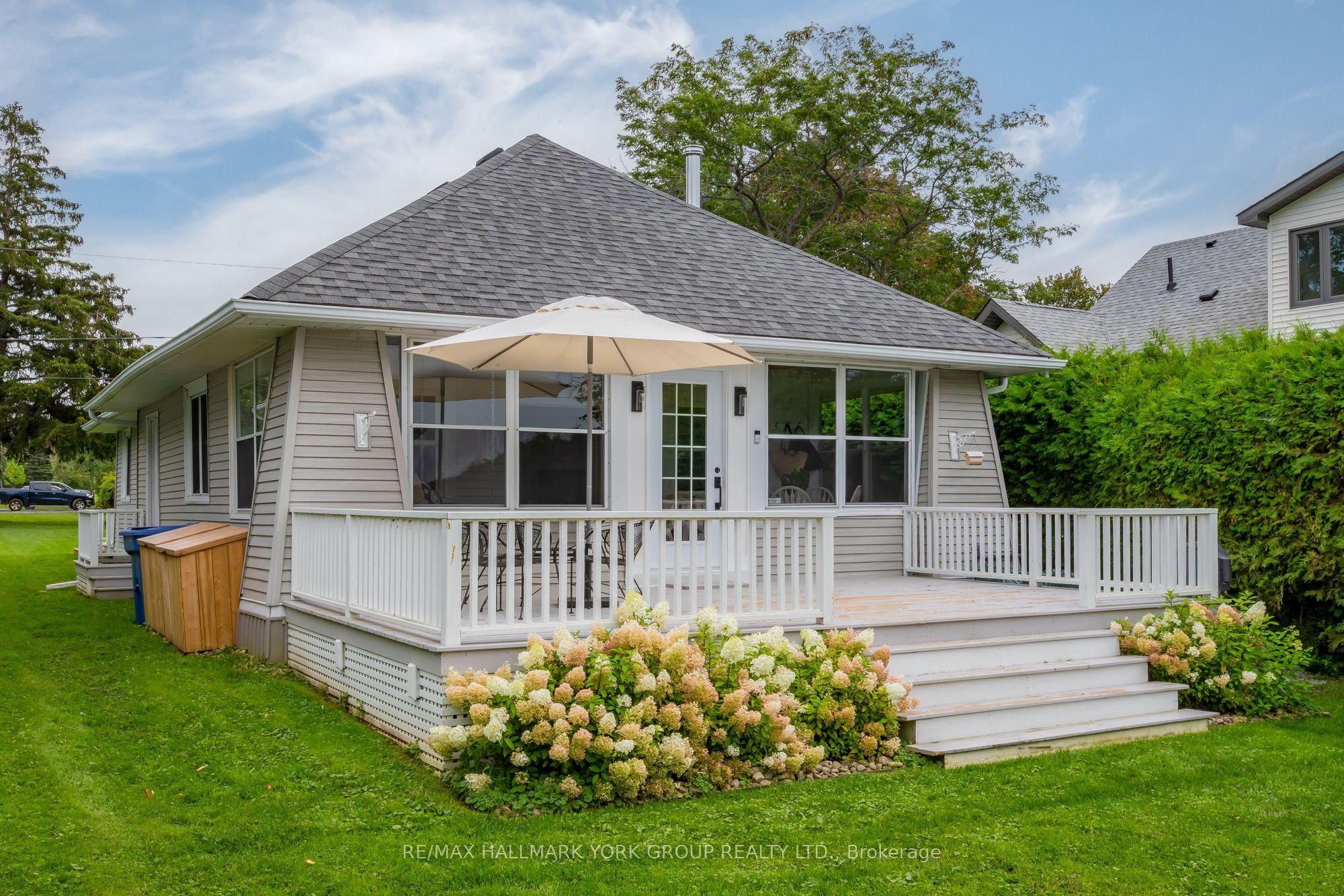 913 Lake Drive N, Georgina, ON L4P 3E9