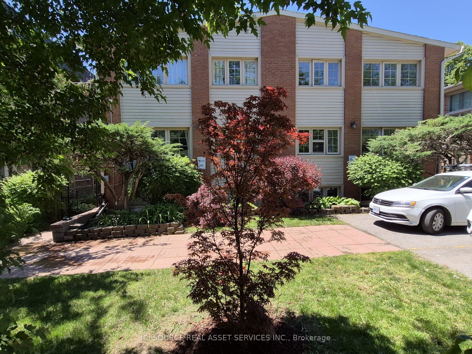 122 Lucas Street, Richmond Hill, ON L4C 4P5