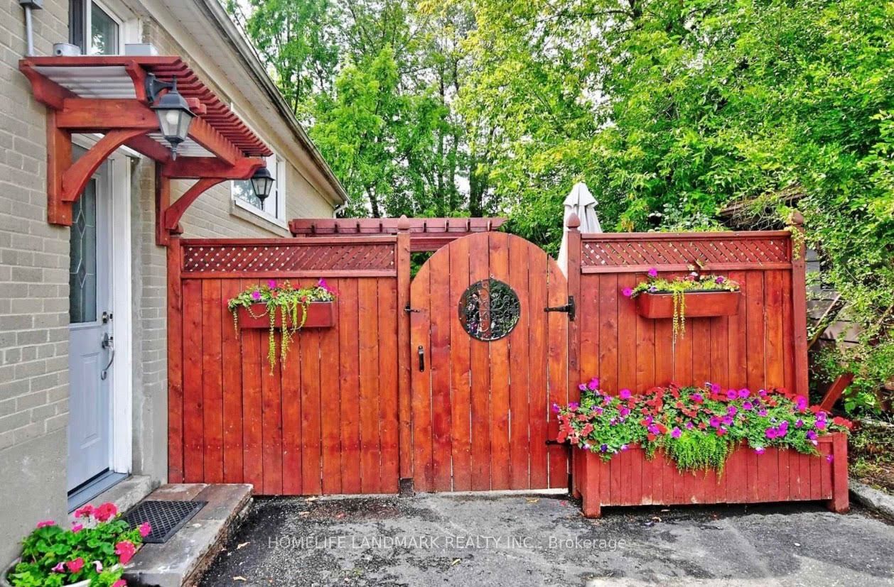 167 Taylor Mills Drive N Basemet, Richmond Hill, ON L4C 2T5 photo 3