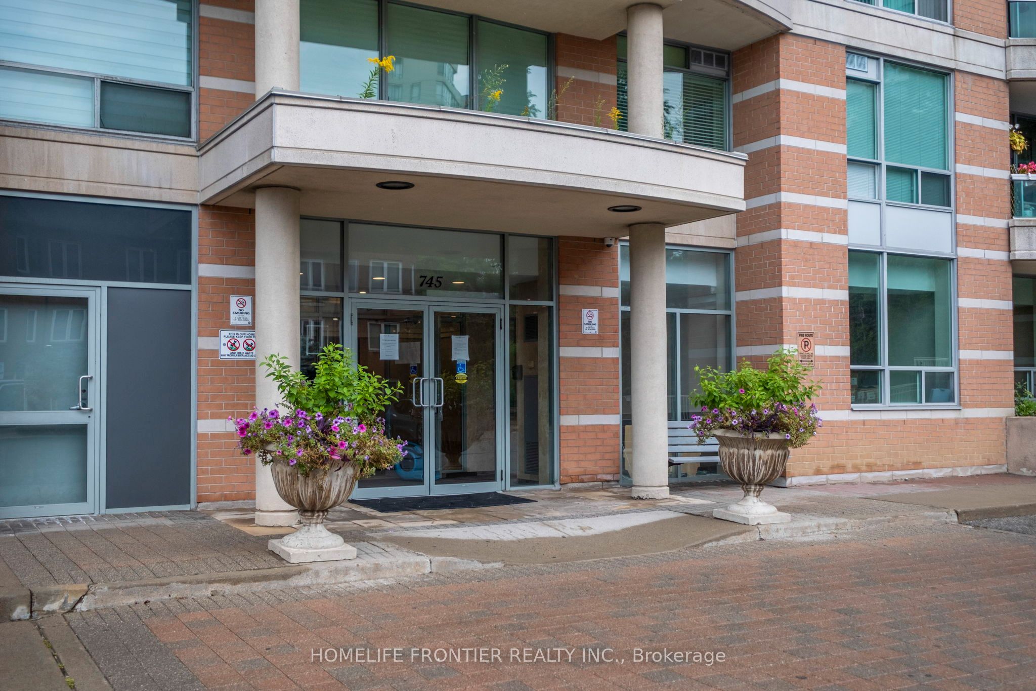 745 New Westminster Drive 610, Vaughan, ON L4J 8J9 photo 2