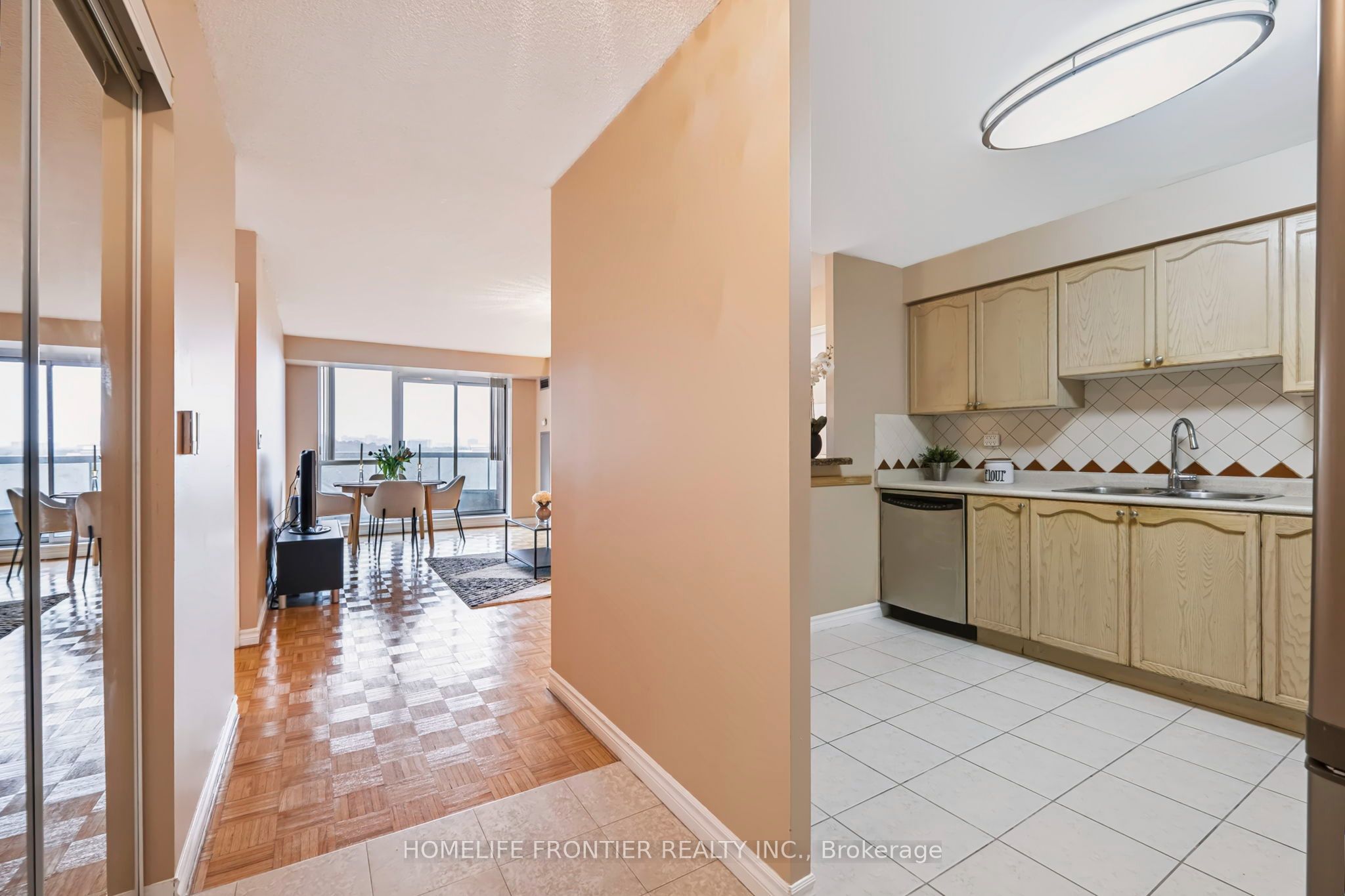 745 New Westminster Drive 610, Vaughan, ON L4J 8J9 photo 5