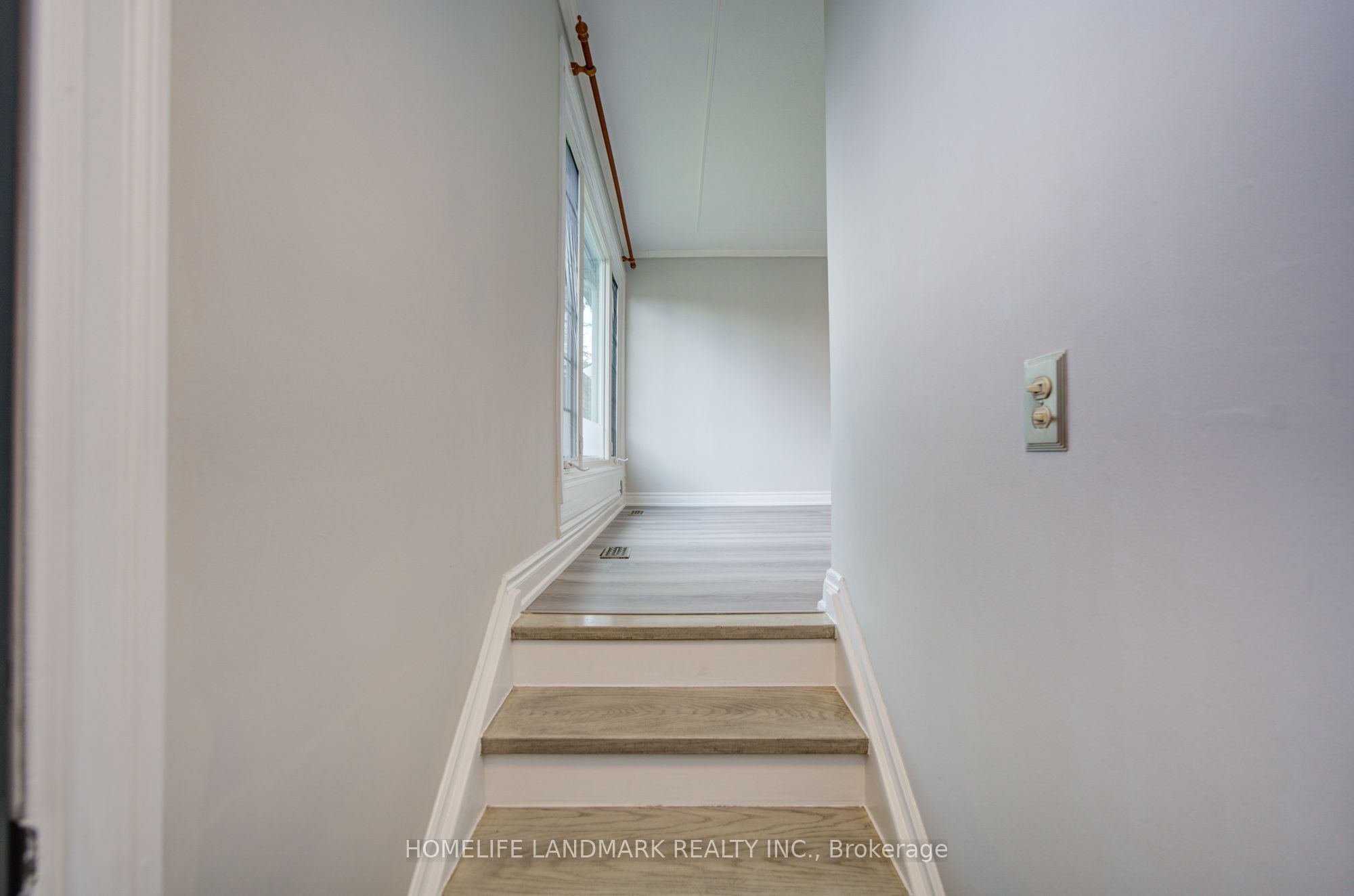 167 Taylor Mills Drive E Main floor, Richmond Hill, ON L4C 2T5 photo 5