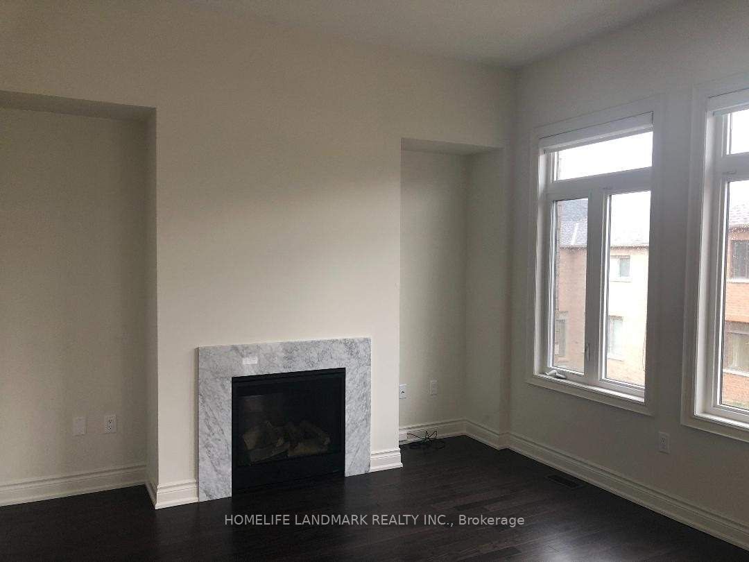 8 Yarrow Lane, East Gwillimbury, ON L9N 0T4 photo 2
