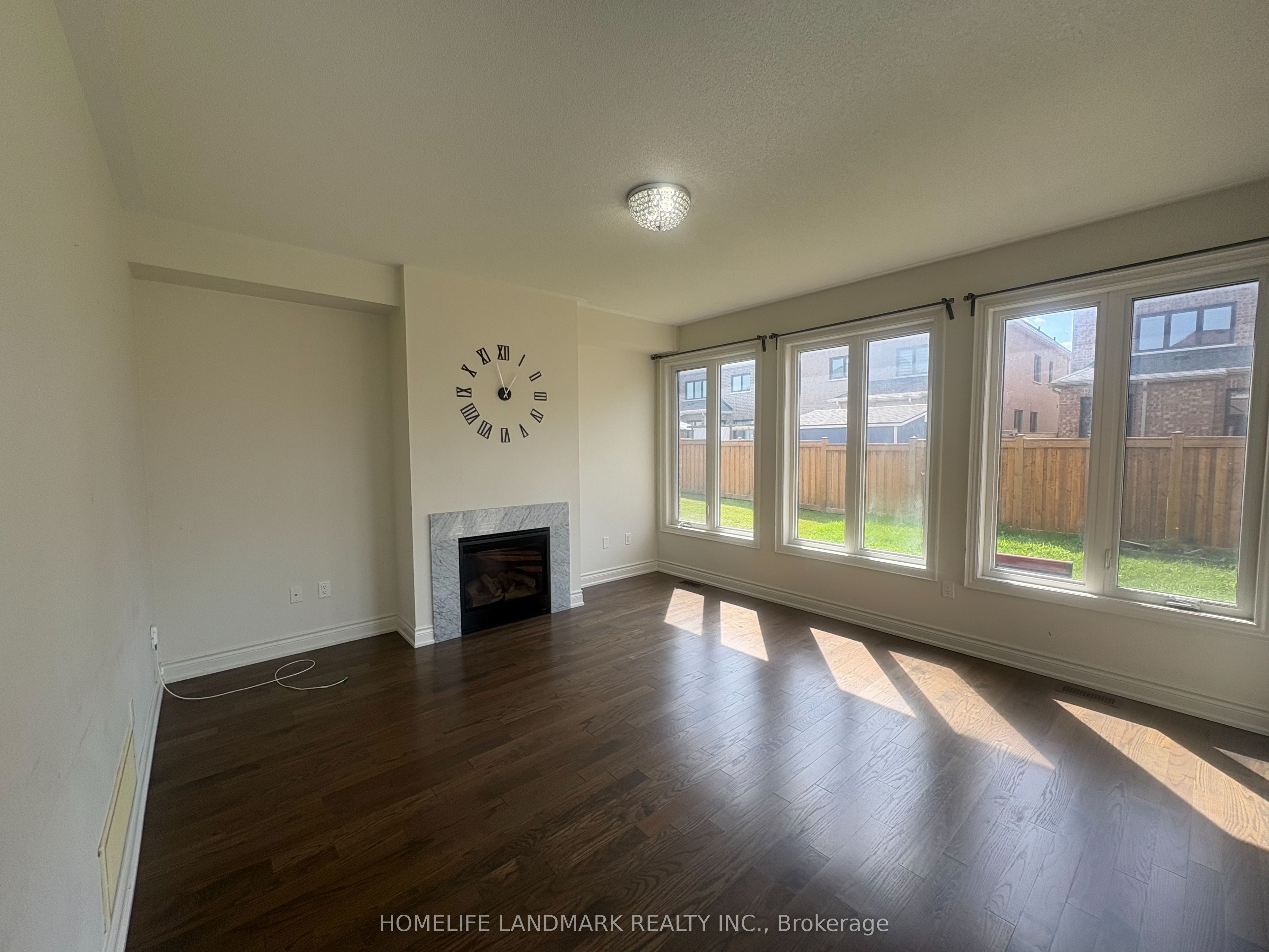 8 Yarrow Lane, East Gwillimbury, ON L9N 0T4 photo 4