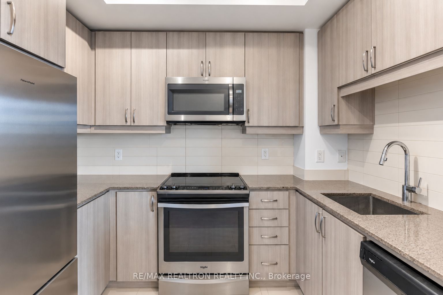 9205 Yonge Street 501, Richmond Hill, ON L4C 6Z2 photo 3