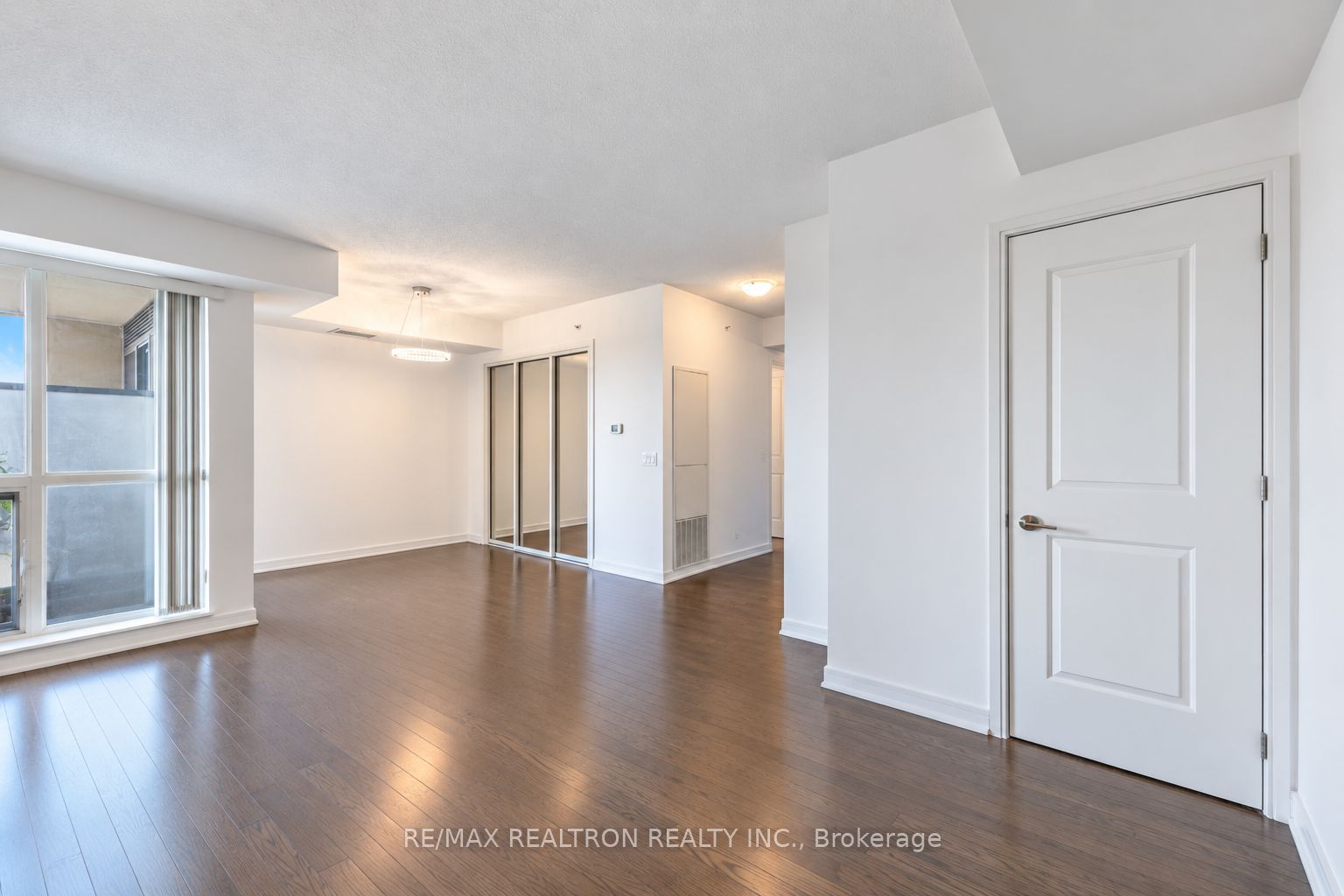 9205 Yonge Street 501, Richmond Hill, ON L4C 6Z2 photo 4