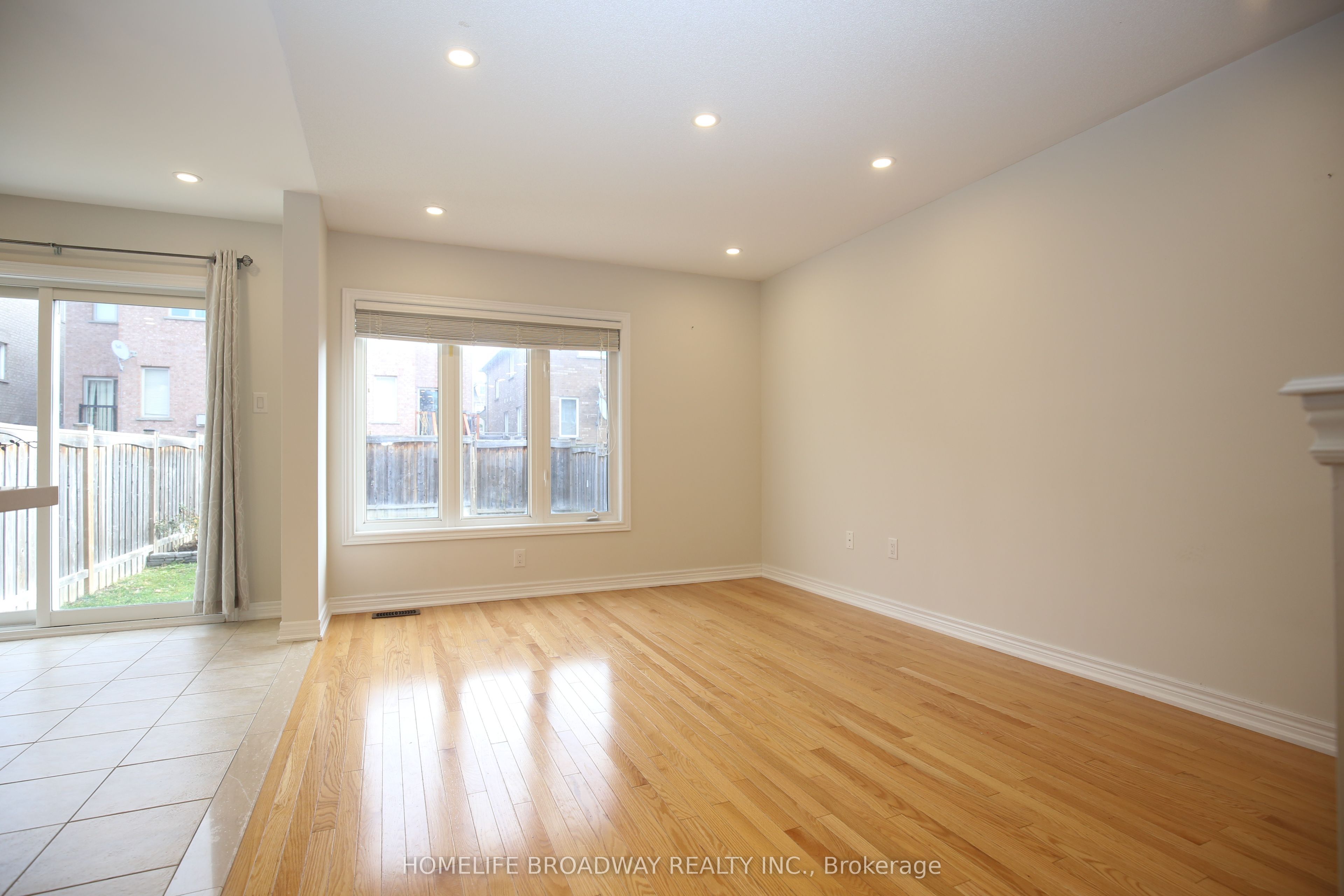 21 Barli Crescent, Vaughan, ON L6A 4L4 photo 3