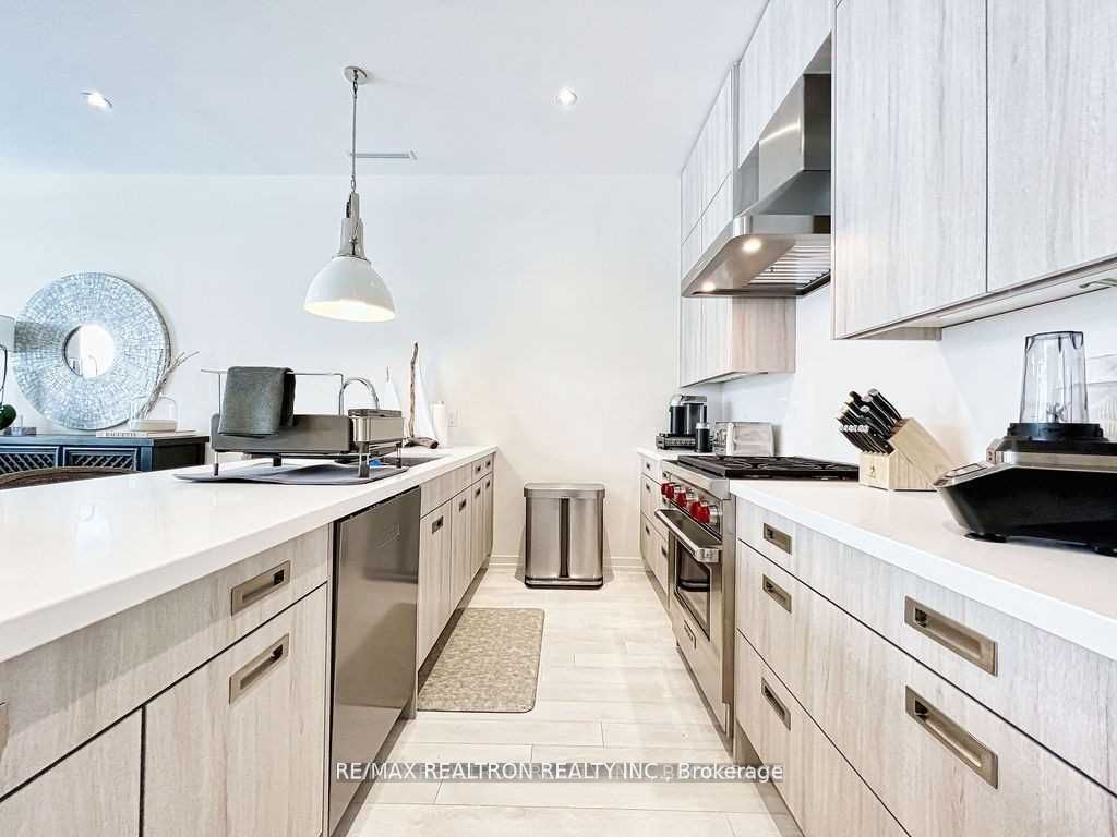 3659 Ferretti Court, Innisfil, ON L9S 0N6 photo 2