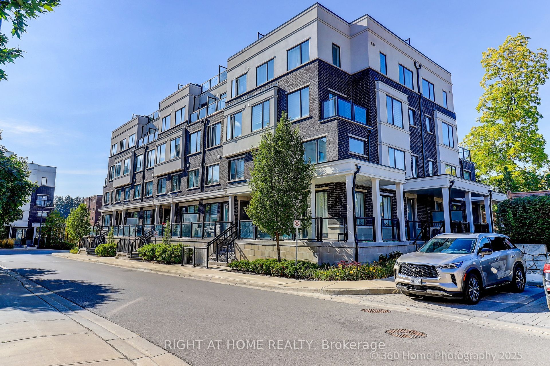 200 Alex Gardner Circle 28, Aurora, ON L4G 3G5