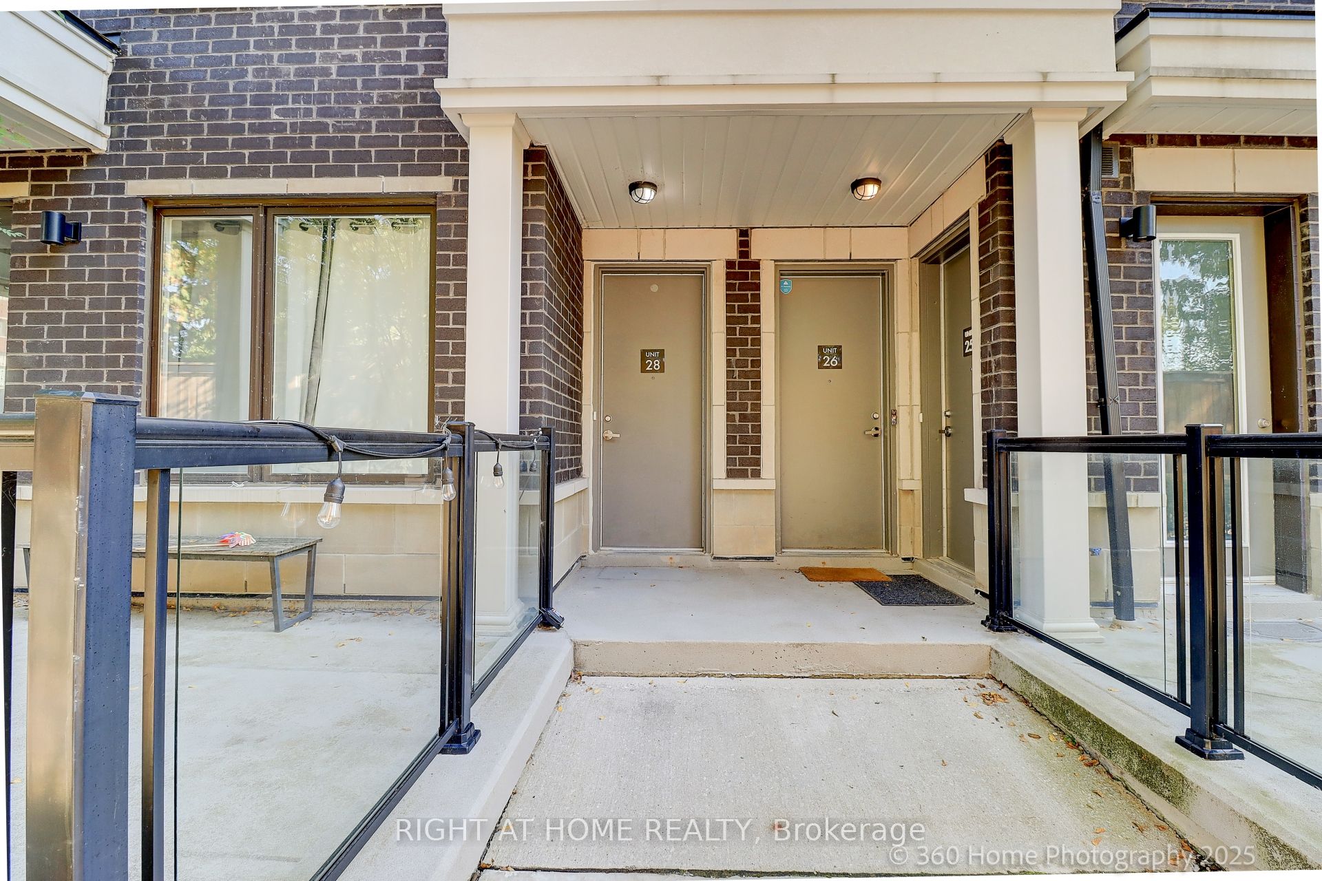 200 Alex Gardner Circle 28, Aurora, ON L4G 3G5 photo 2