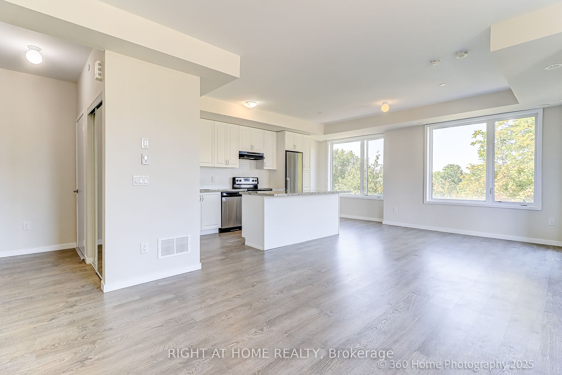 200 Alex Gardner Circle 28, Aurora, ON L4G 3G5 photo 4