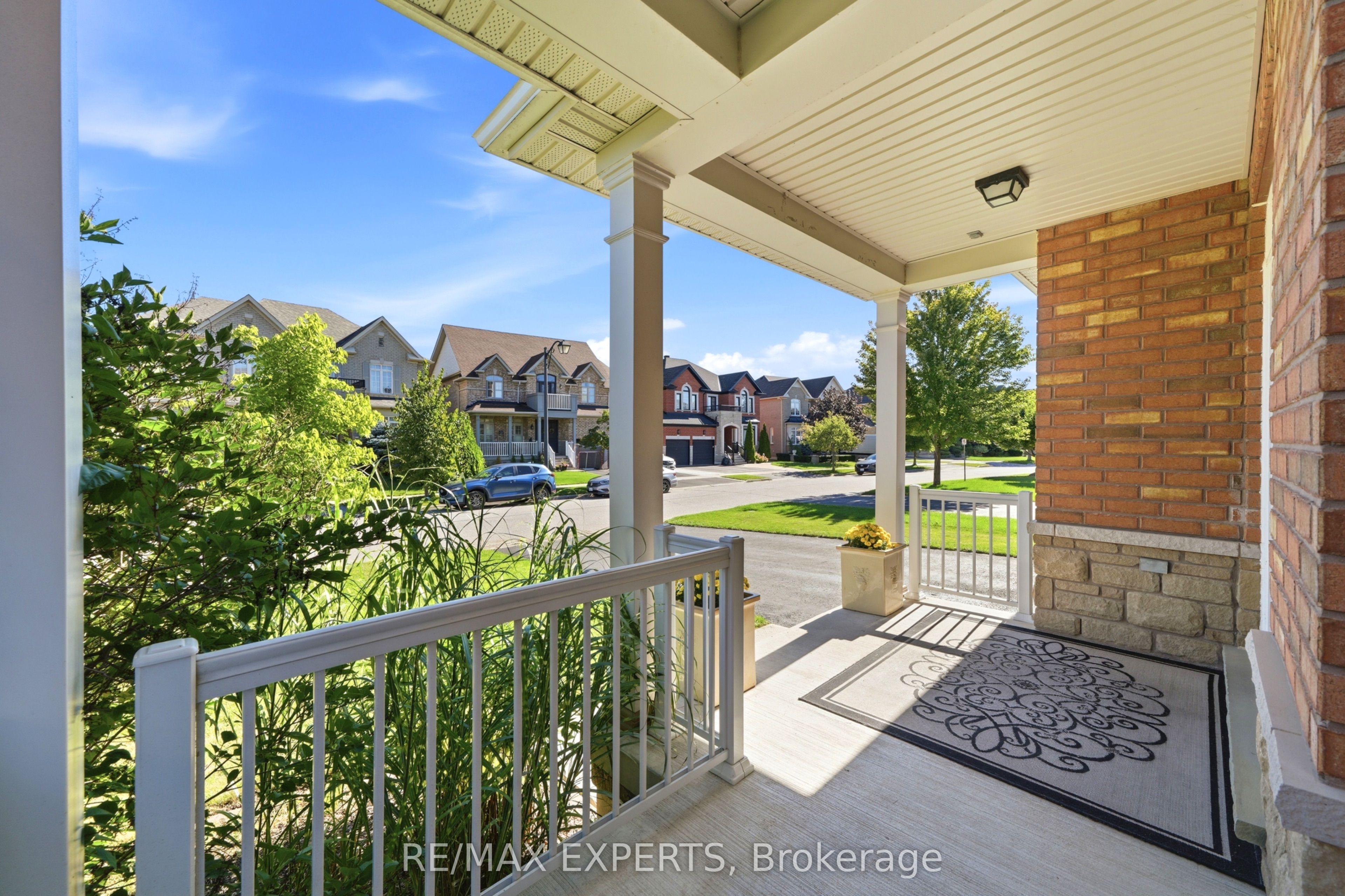 18 Vista Drive, Bradford West Gwillimbury, ON L3Z 0B6 photo 3