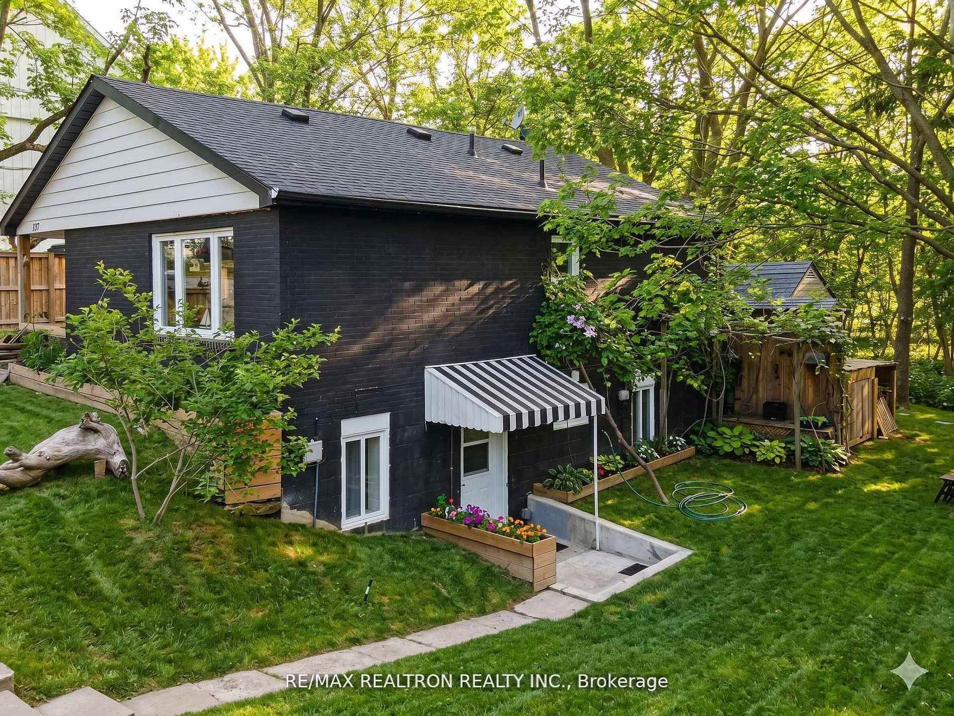 757 Srigley Street, Newmarket, ON L3Y 1X6