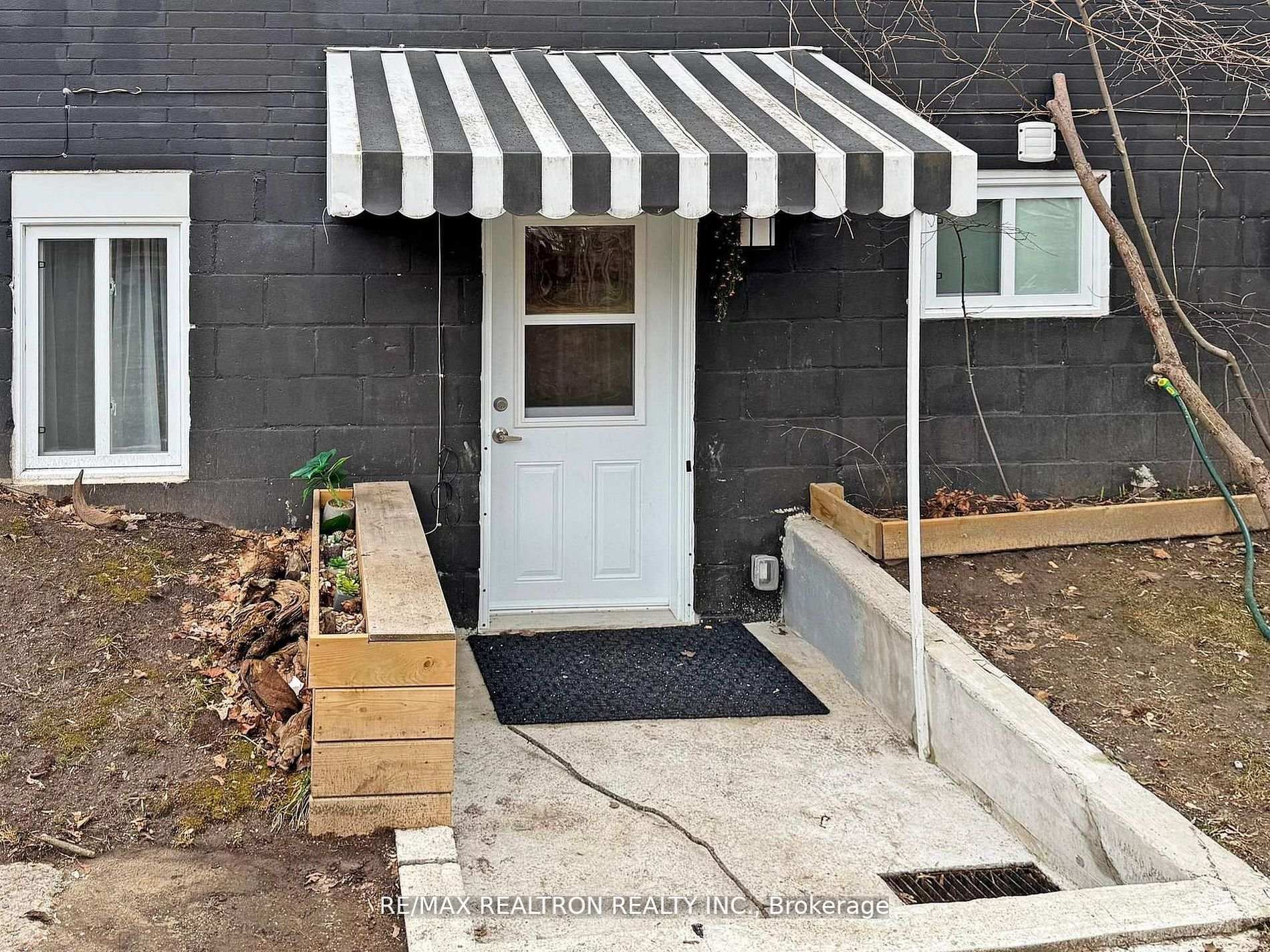 757 Srigley Street, Newmarket, ON L3Y 1X6 photo 2