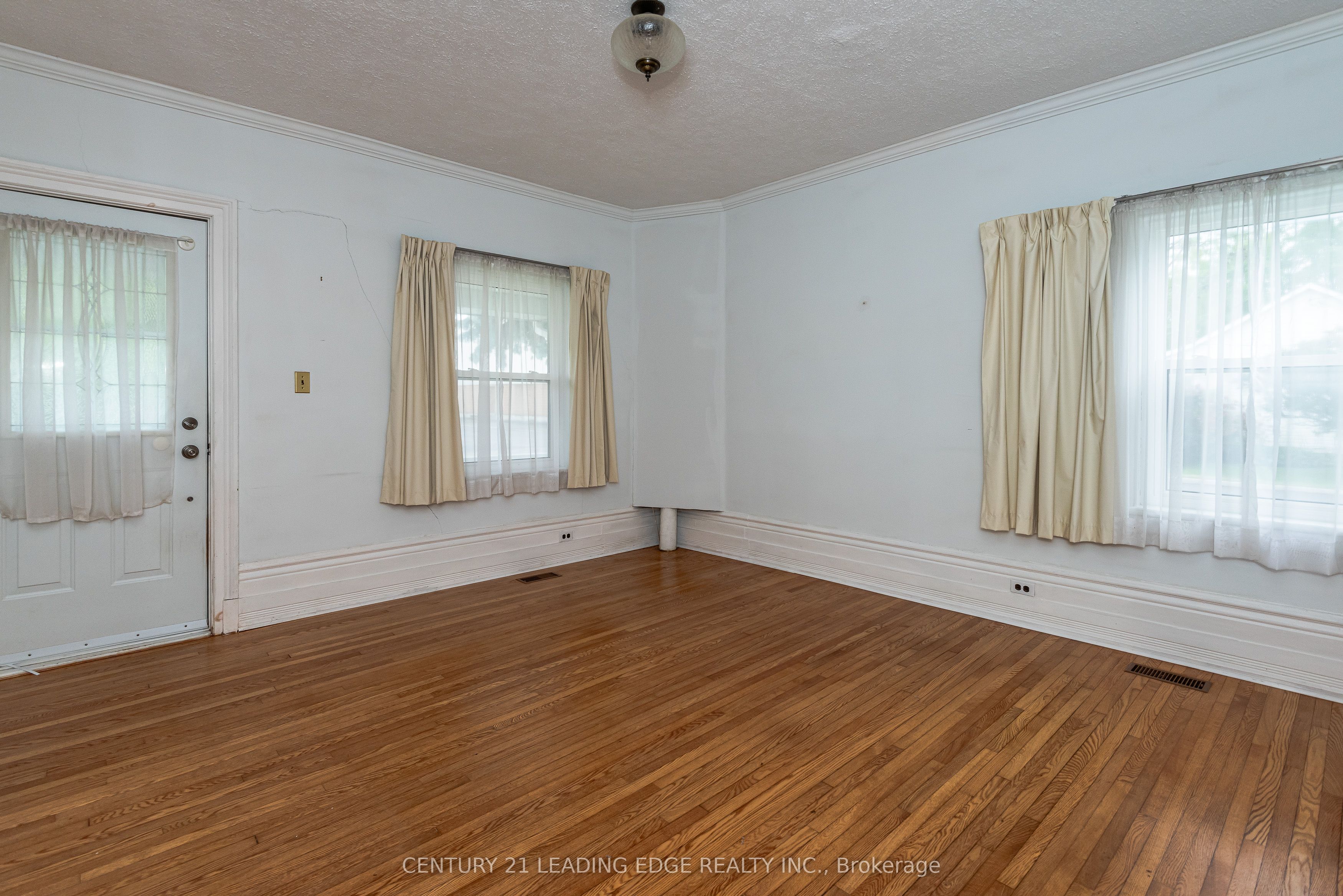 62 North Street, Georgina, ON L0E 1R0 photo 3