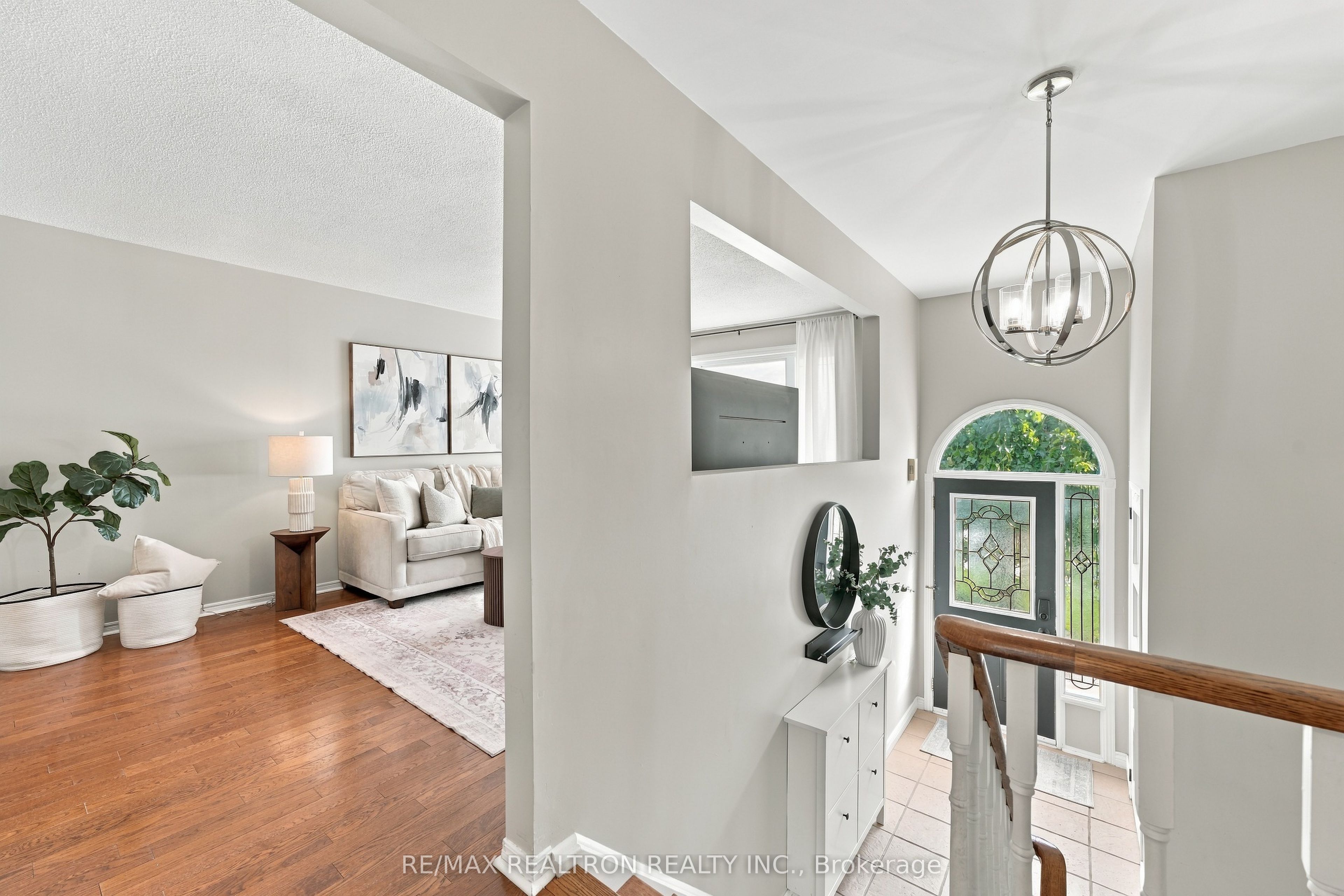 18 Castille Crescent, Georgina, ON L4P 3L4 photo 2