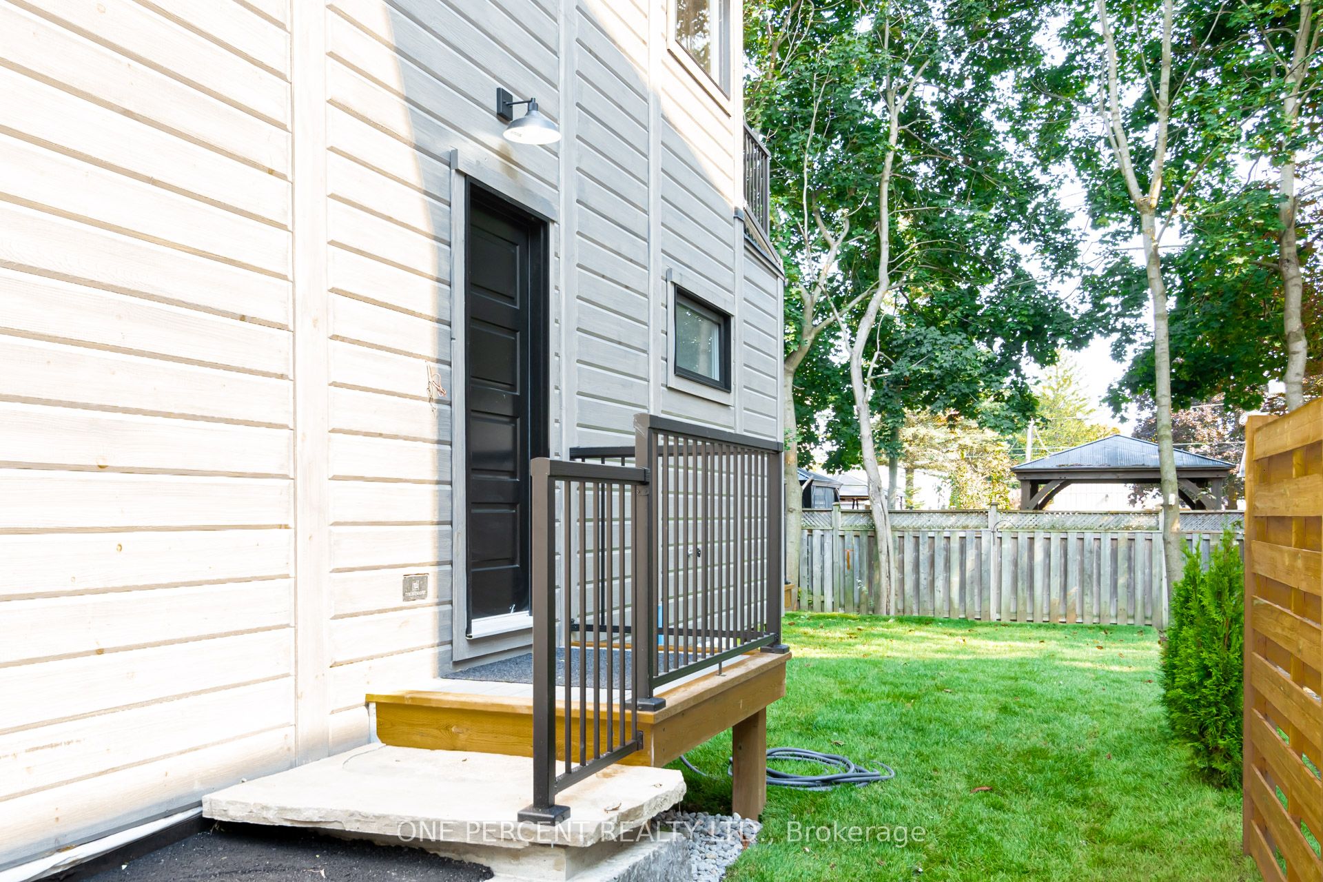 57 Rosehill Drive, Whitchurch-Stouffville, ON L4A 2Y3 photo 2