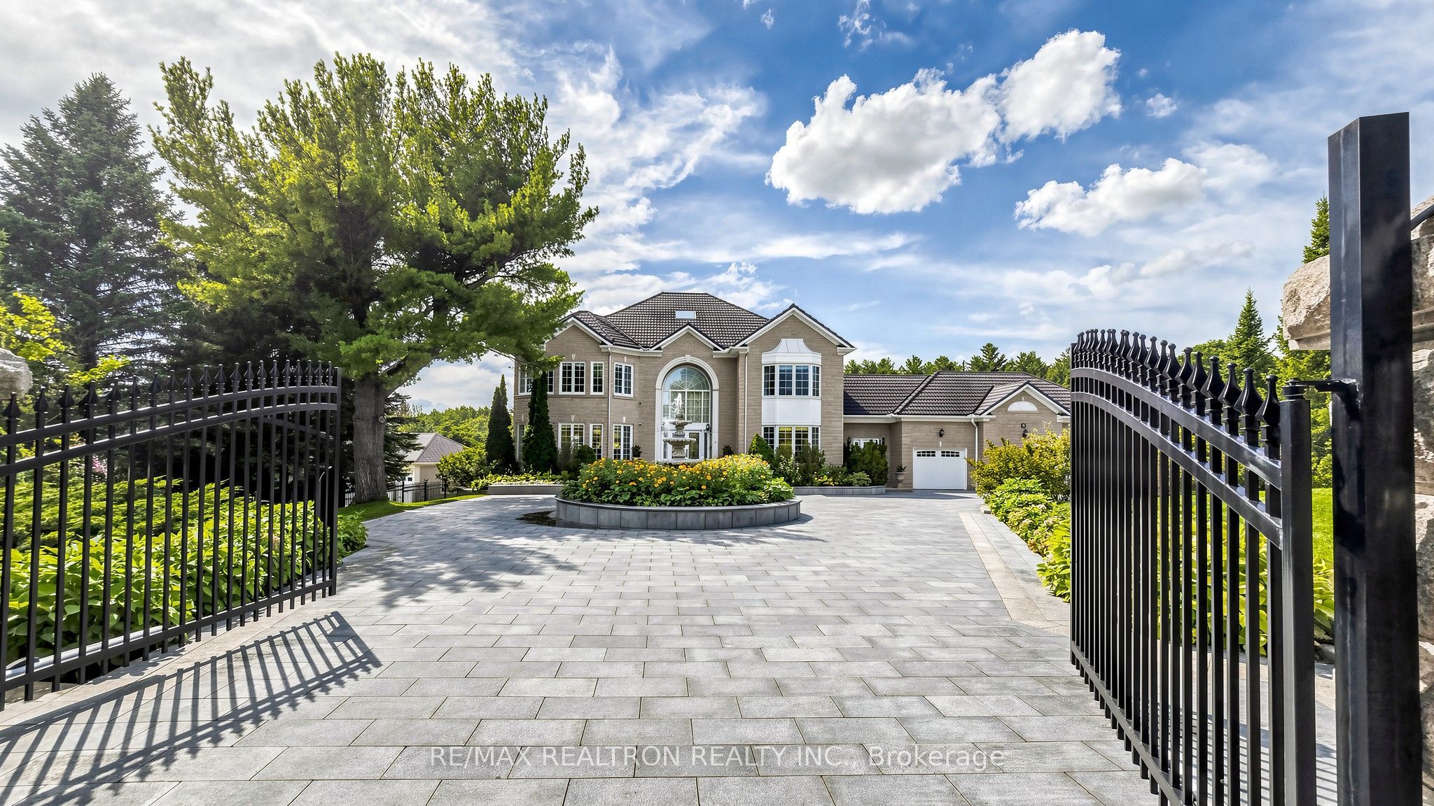 6 Kensington Drive, Richmond Hill, ON L4E 3M9