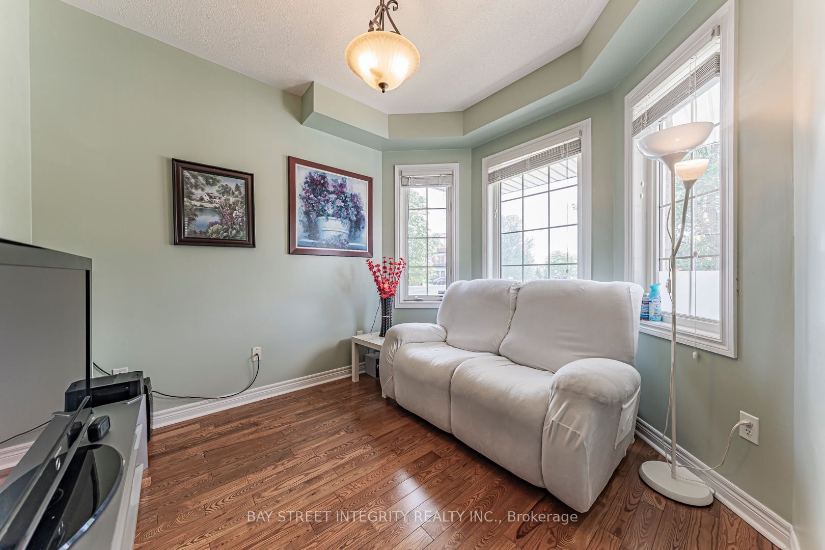 221 Woodspring Avenue, Newmarket, ON L3X 3J4 photo 2